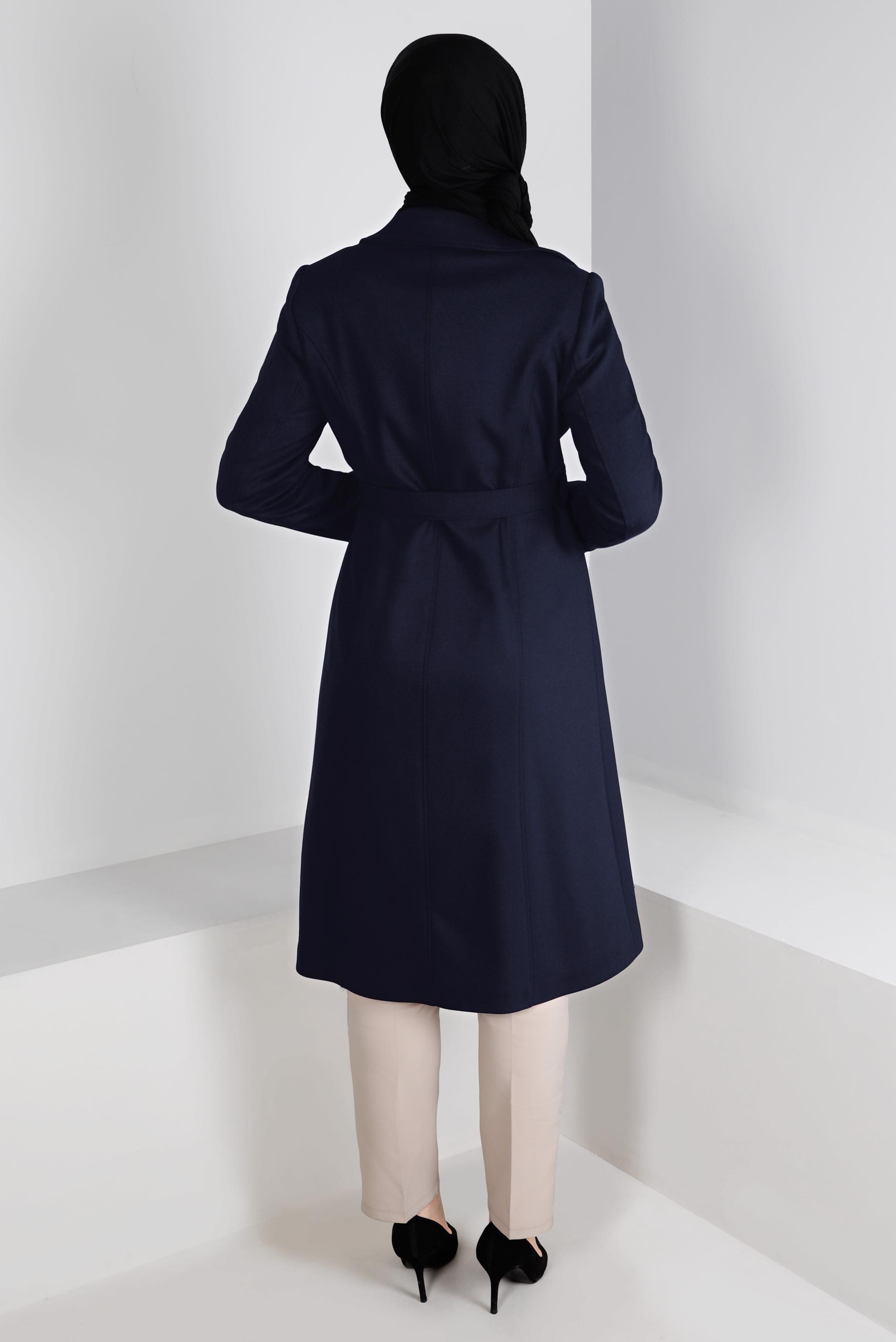 Tesettür giyim LACİVERT KEMERLİ DÜĞME DETAYLI KABAN 90382