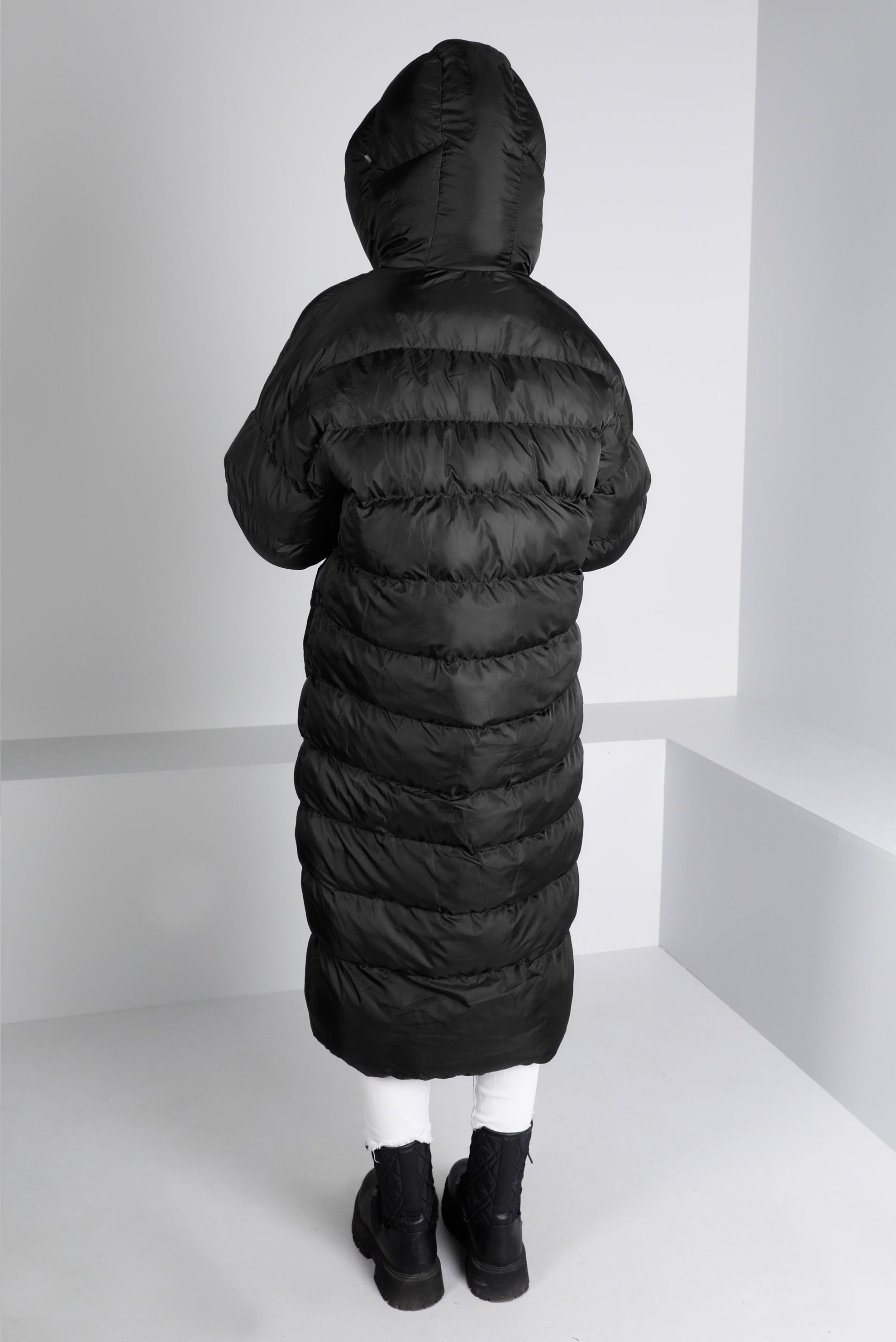 Tesettür giyim SİYAH KAPÜŞONLU FERMUARLI ŞİŞME KABAN 90390 