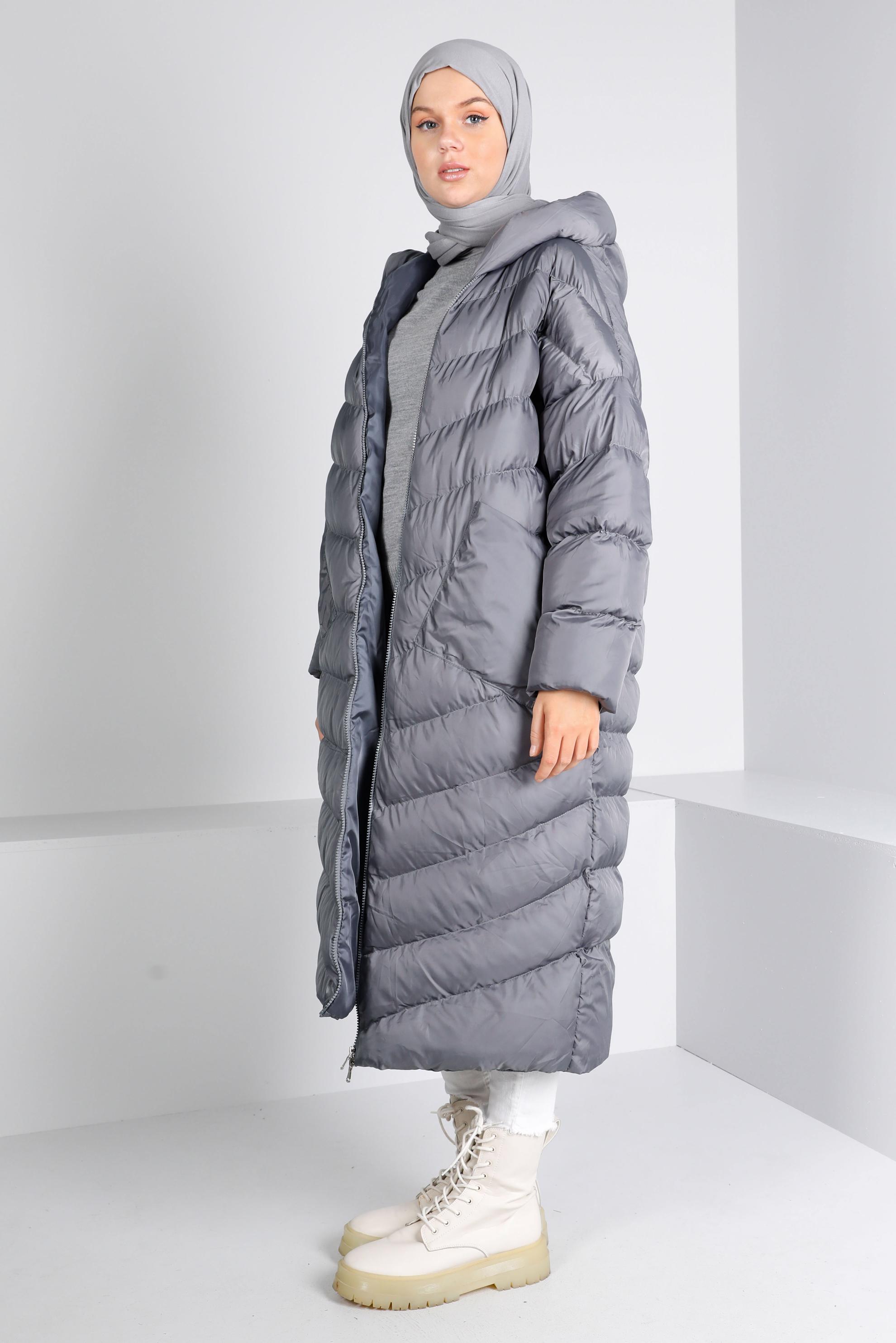 Tesettür giyim GRİ KAPÜŞONLU FERMUARLI ŞİŞME KABAN 90390 