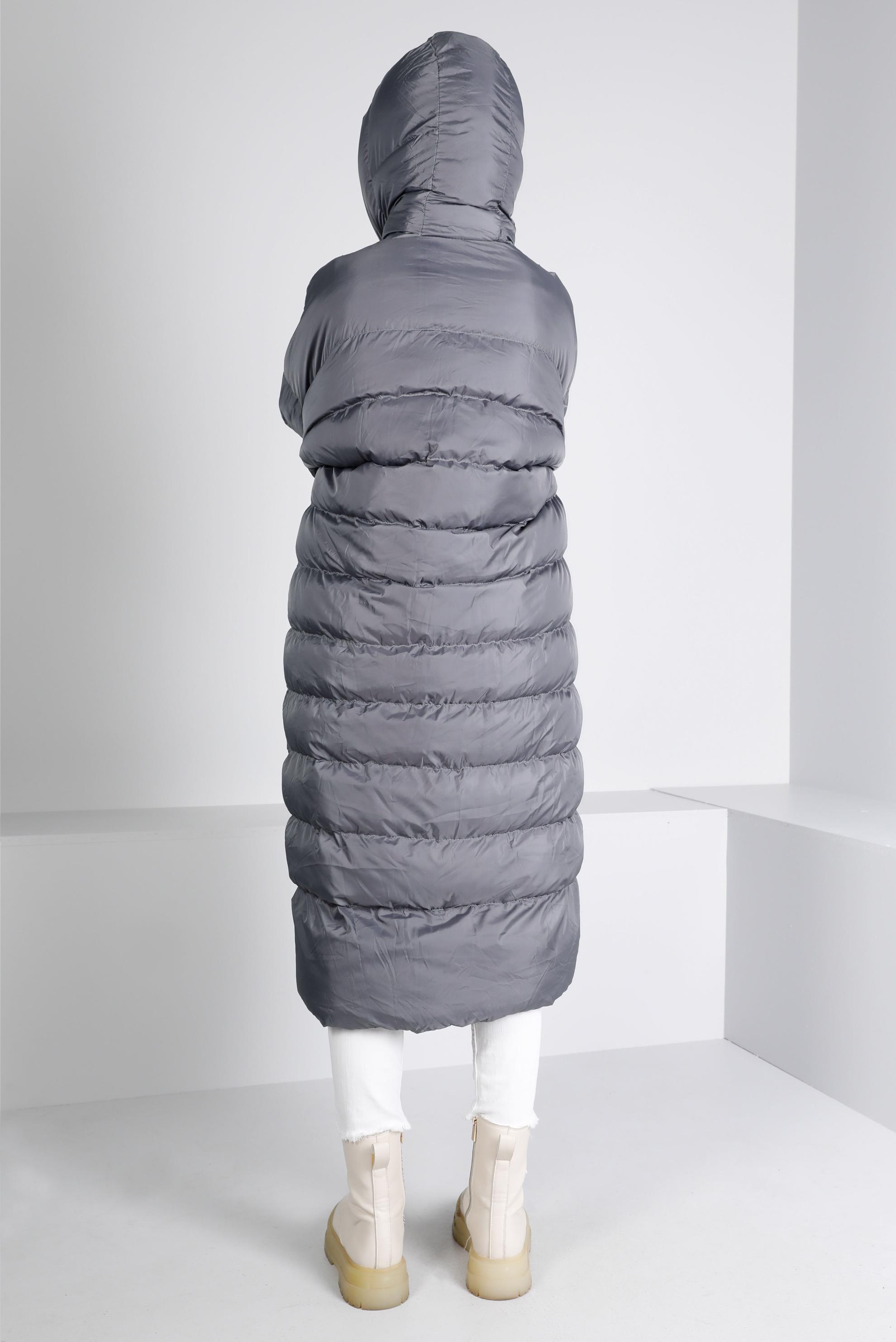 Tesettür giyim GRİ KAPÜŞONLU FERMUARLI ŞİŞME KABAN 90390 