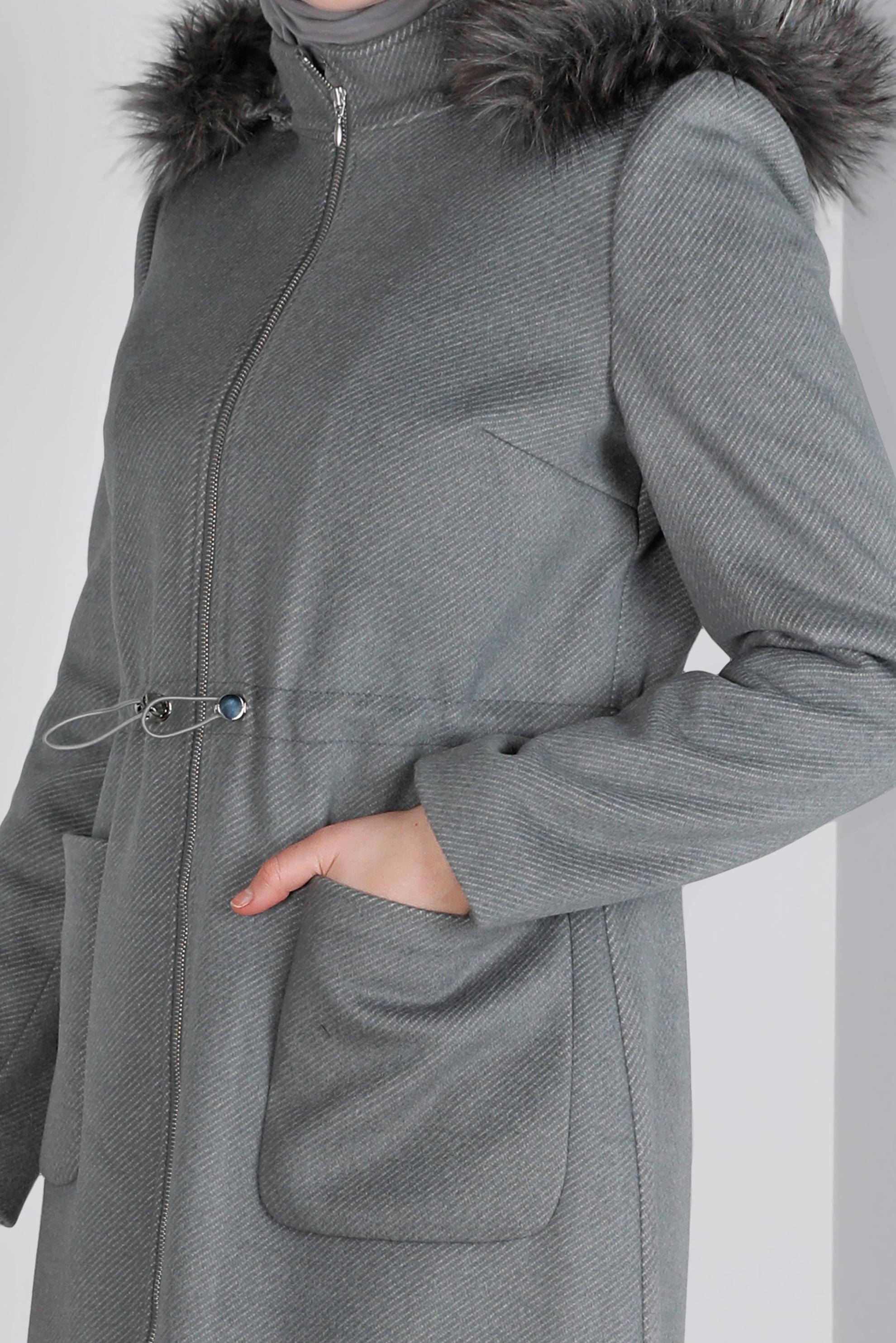 Tesettür giyim GRİ KAPÜŞONU KÜRKLÜ CEPLİ KABAN 90392 