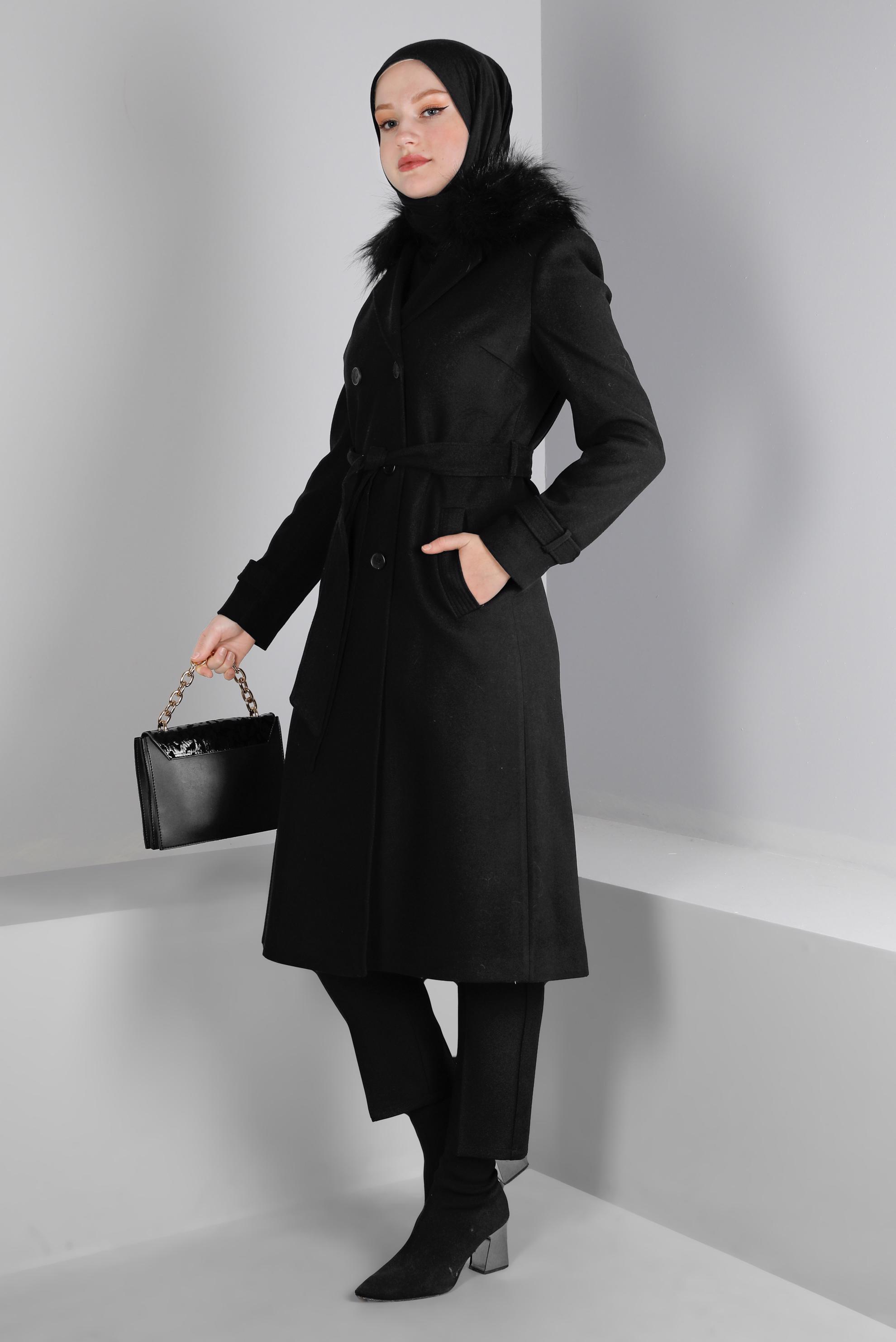 Tesettür giyim SİYAH YAKASI KÜRKLÜ KUŞAKLI KABAN 90393
