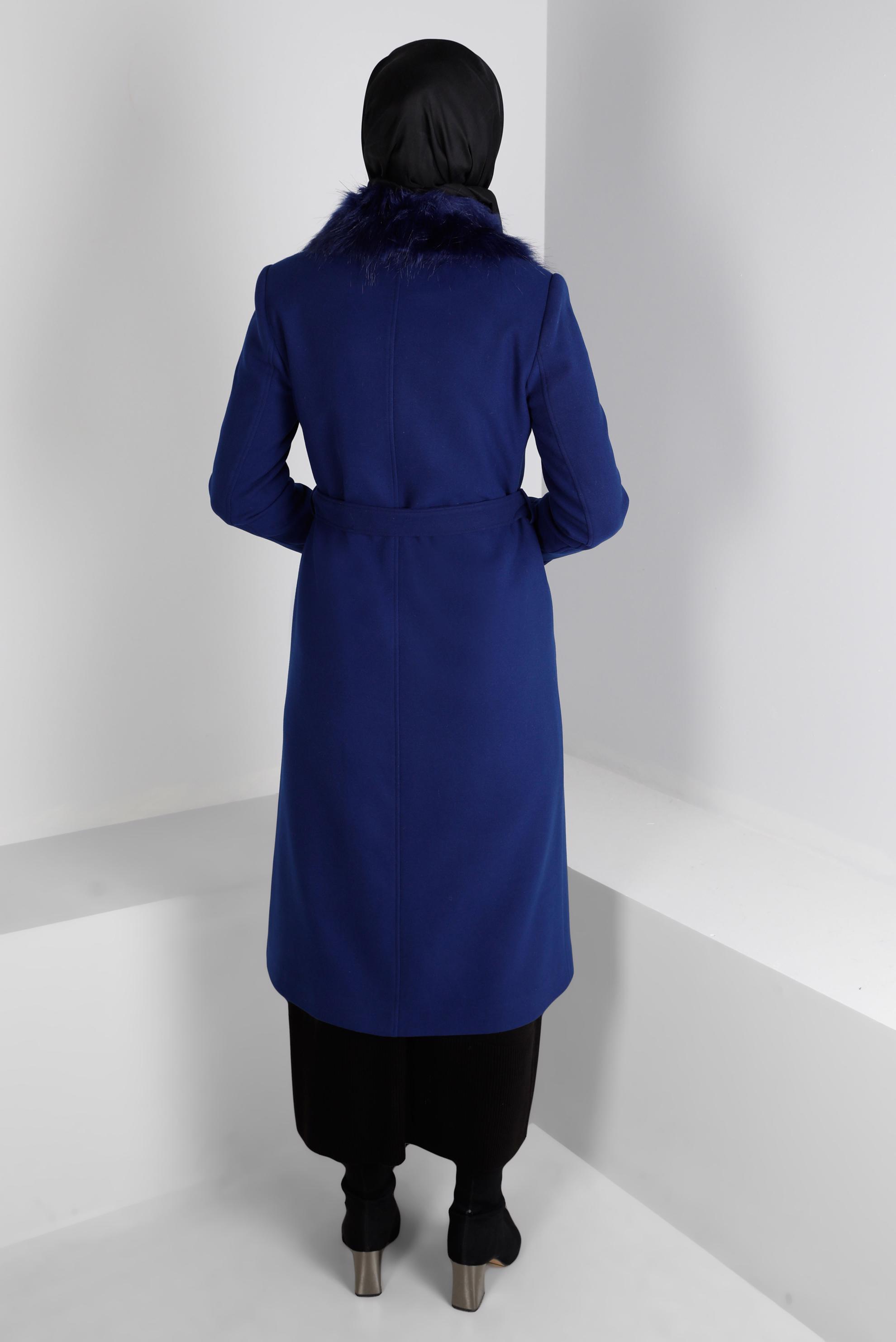 Vêtements hijab BLEU MANTEAU AVEC CEINTURE EN FAUSSE FOURRURE 90393