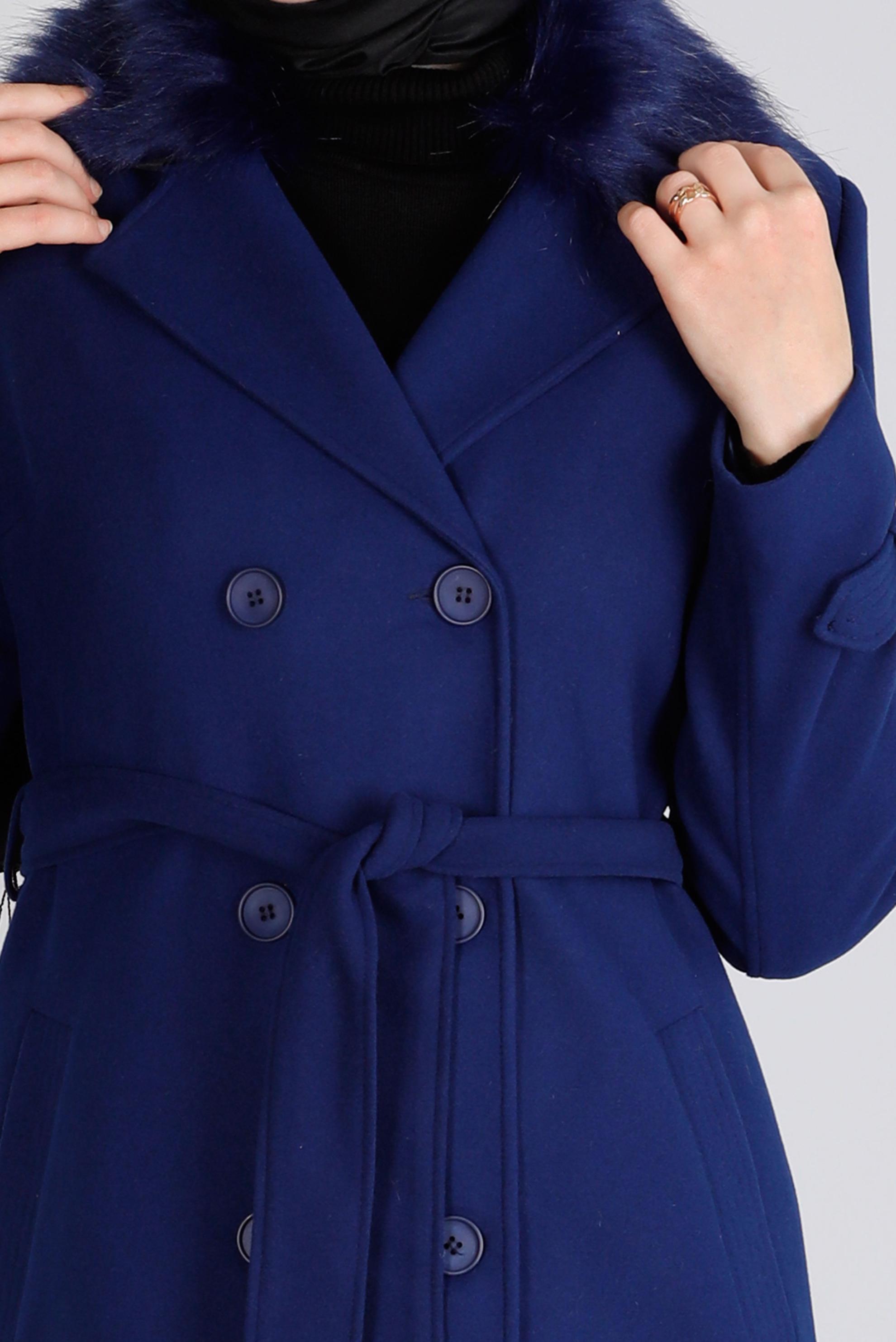 Vêtements hijab BLEU MANTEAU AVEC CEINTURE EN FAUSSE FOURRURE 90393