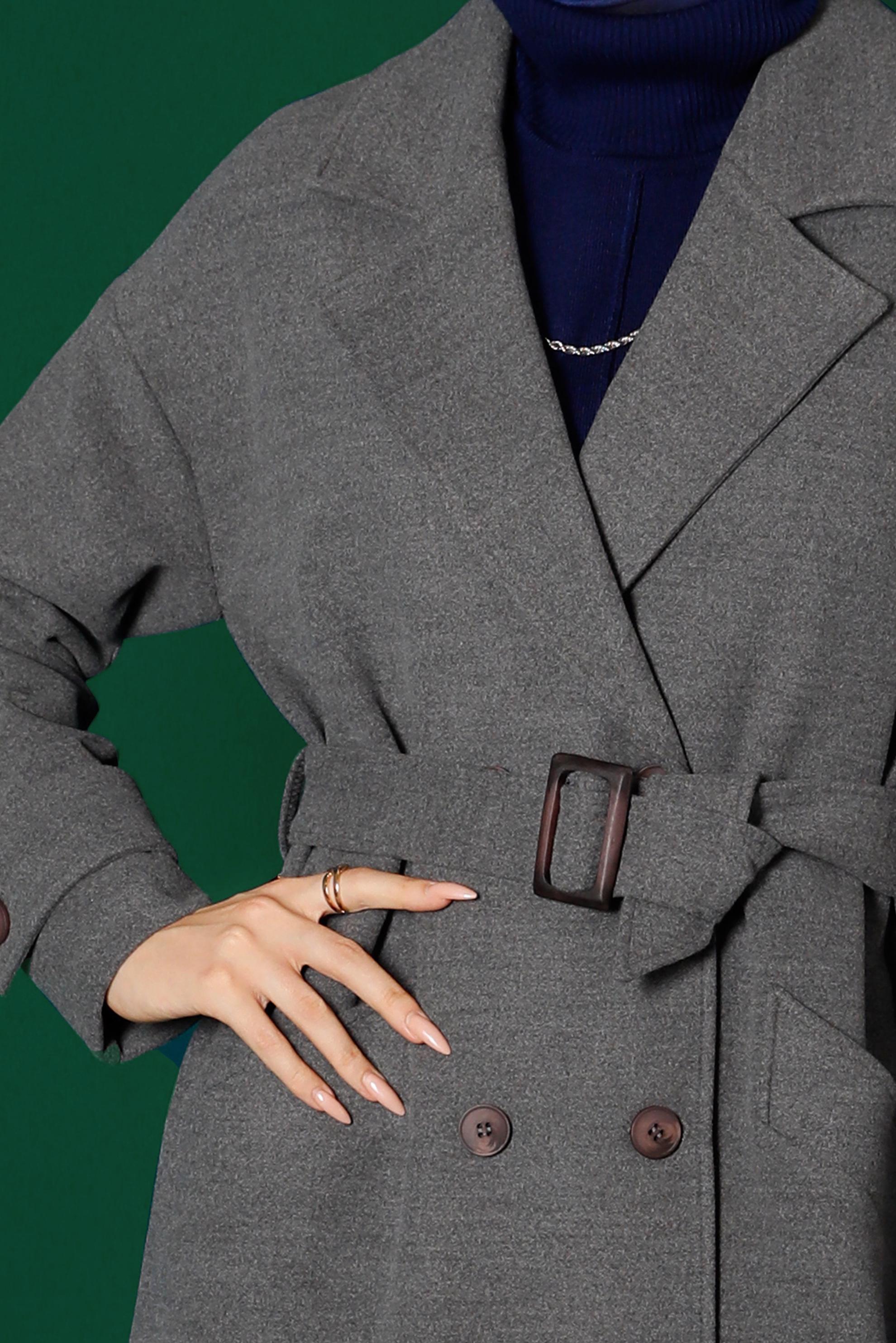 Tesettür giyim GRİ KUŞAKLI DÜĞMELİ UZUN KAŞE MANTO 90300 