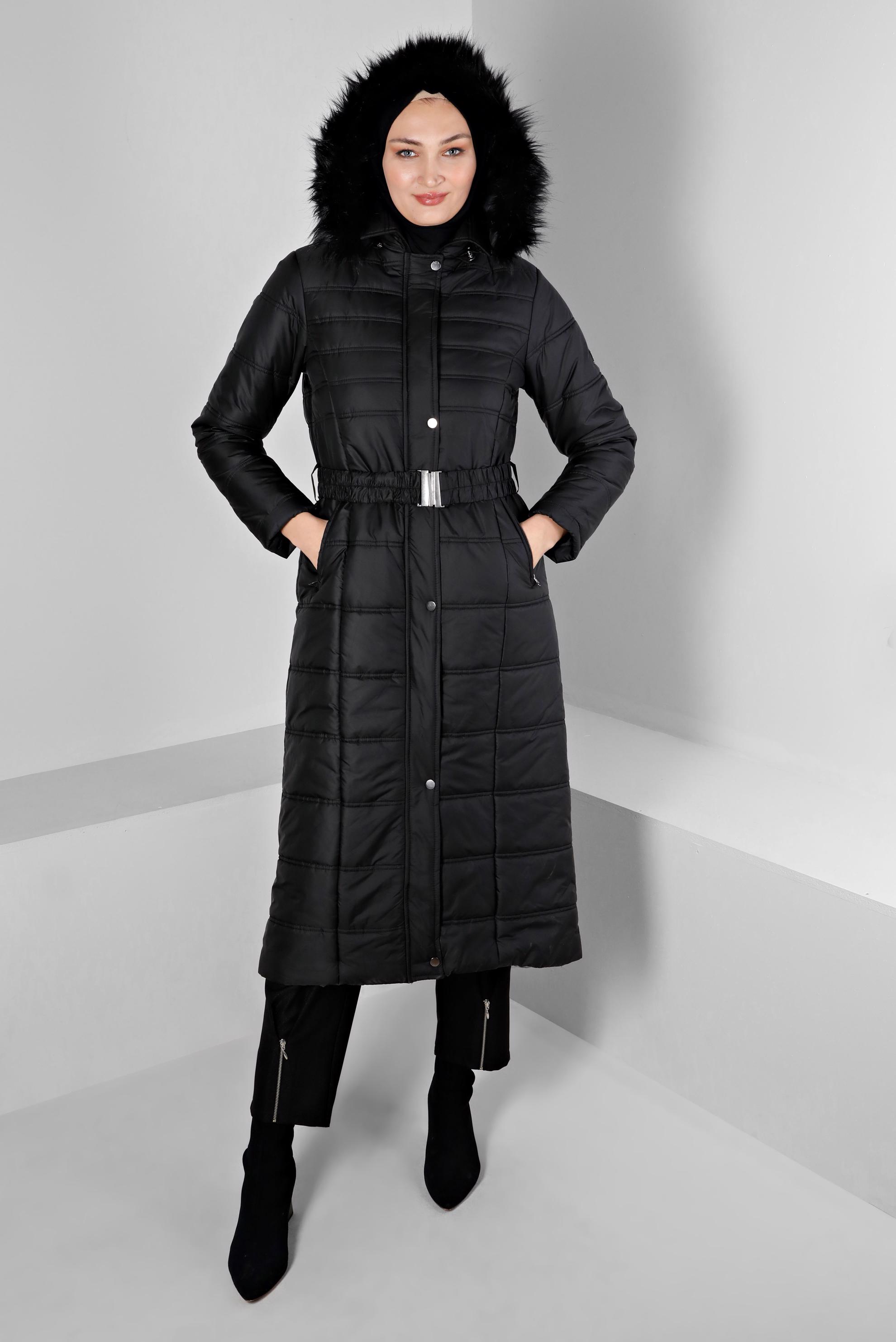 Tesettür giyim SİYAH KAPÜŞONU KÜRKLÜ ŞİŞME MANTO 90321 