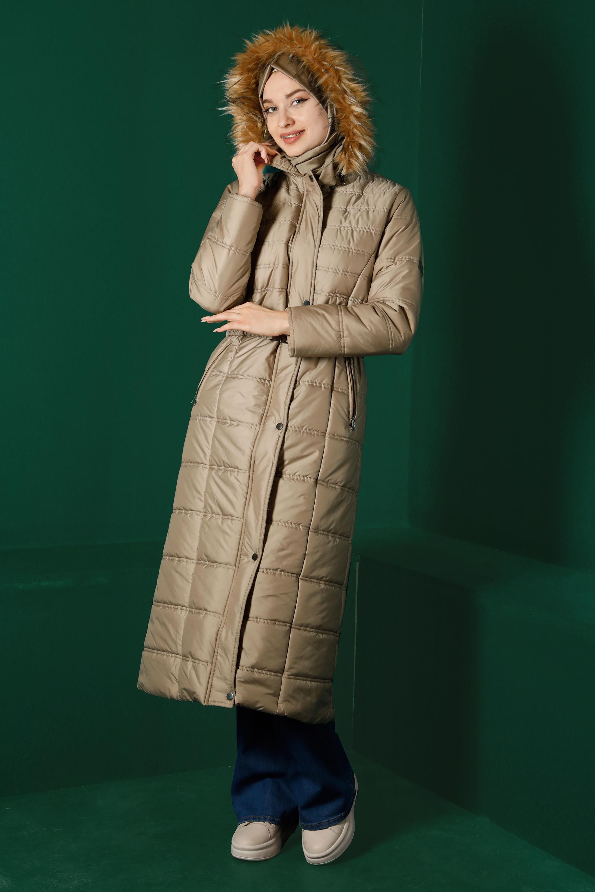 Tesettür giyim KAHVE KAPÜŞONU KÜRKLÜ ŞİŞME MANTO 90321 