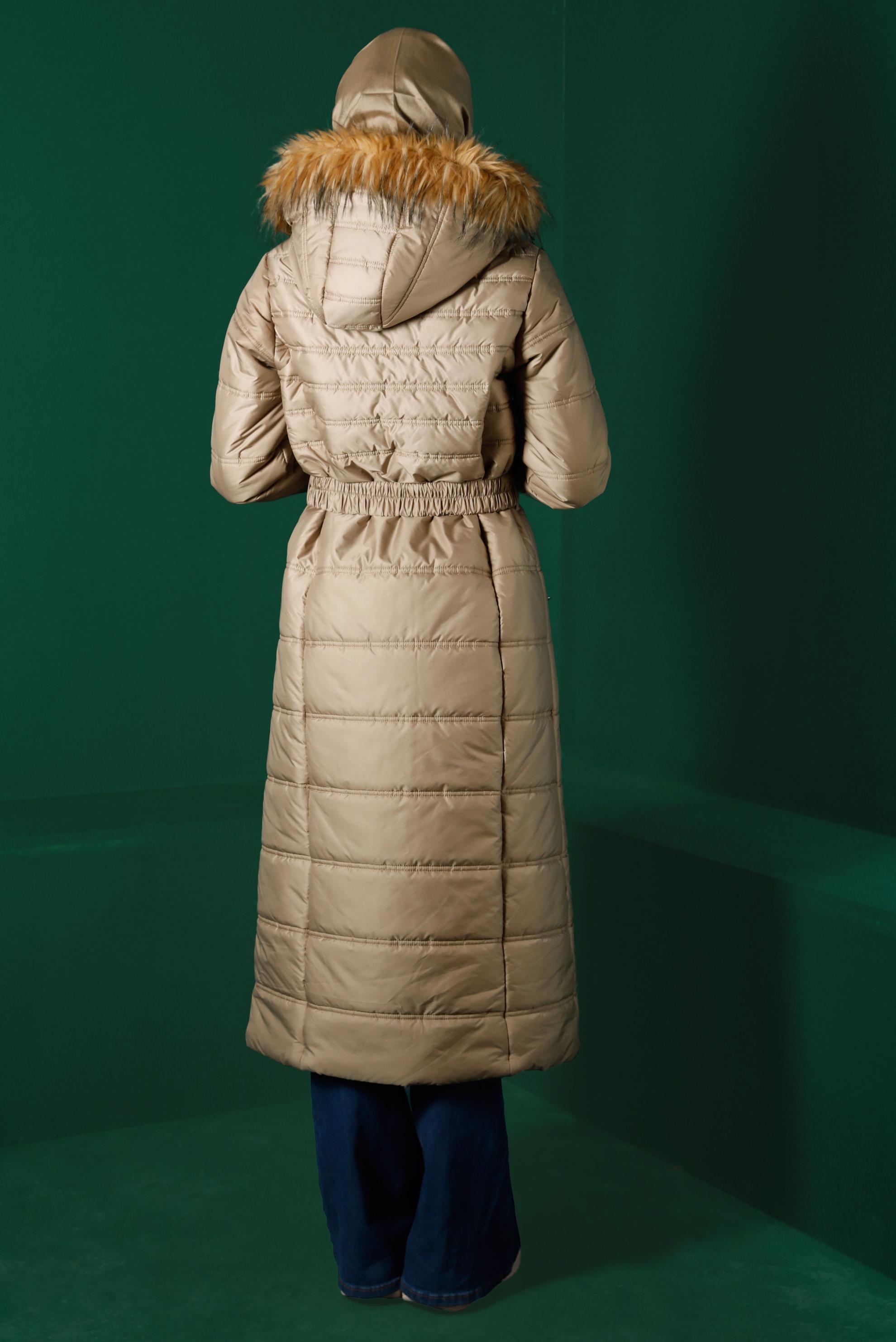 Tesettür giyim KAHVE KAPÜŞONU KÜRKLÜ ŞİŞME MANTO 90321 