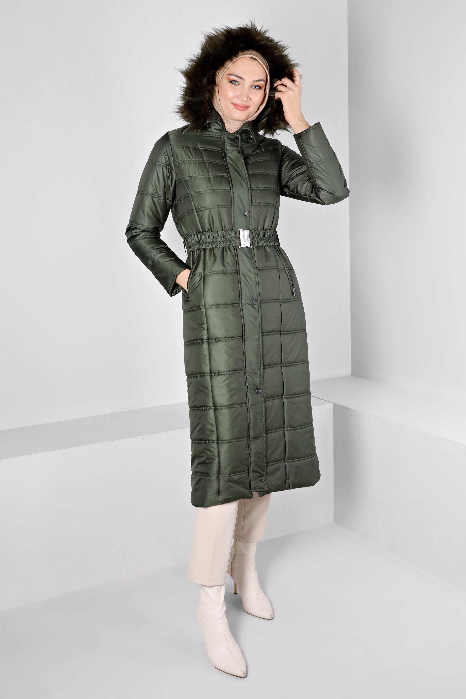 Tesettür giyim HAKİ KAPÜŞONU KÜRKLÜ ŞİŞME MANTO 90321 