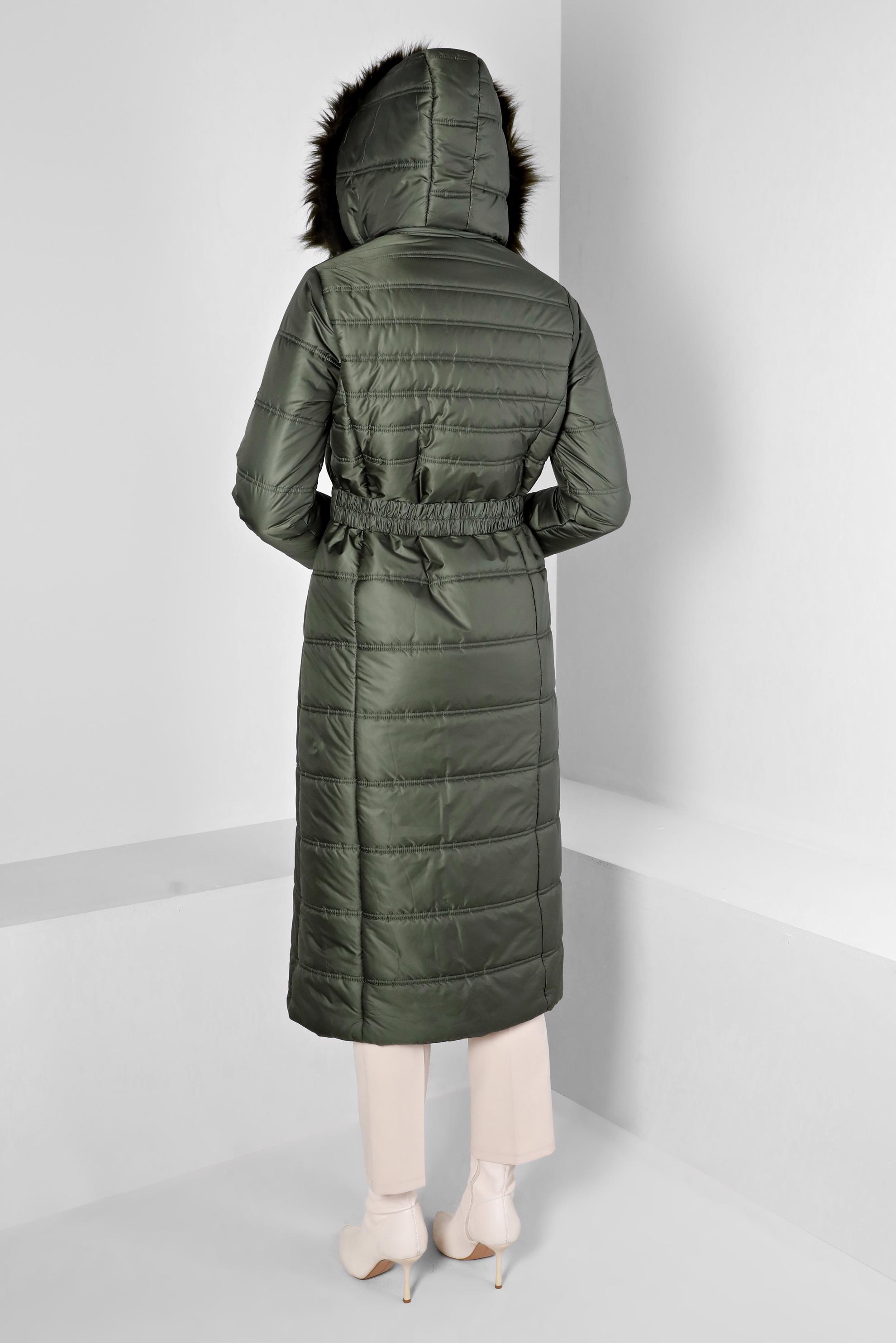 Tesettür giyim HAKİ KAPÜŞONU KÜRKLÜ ŞİŞME MANTO 90321 