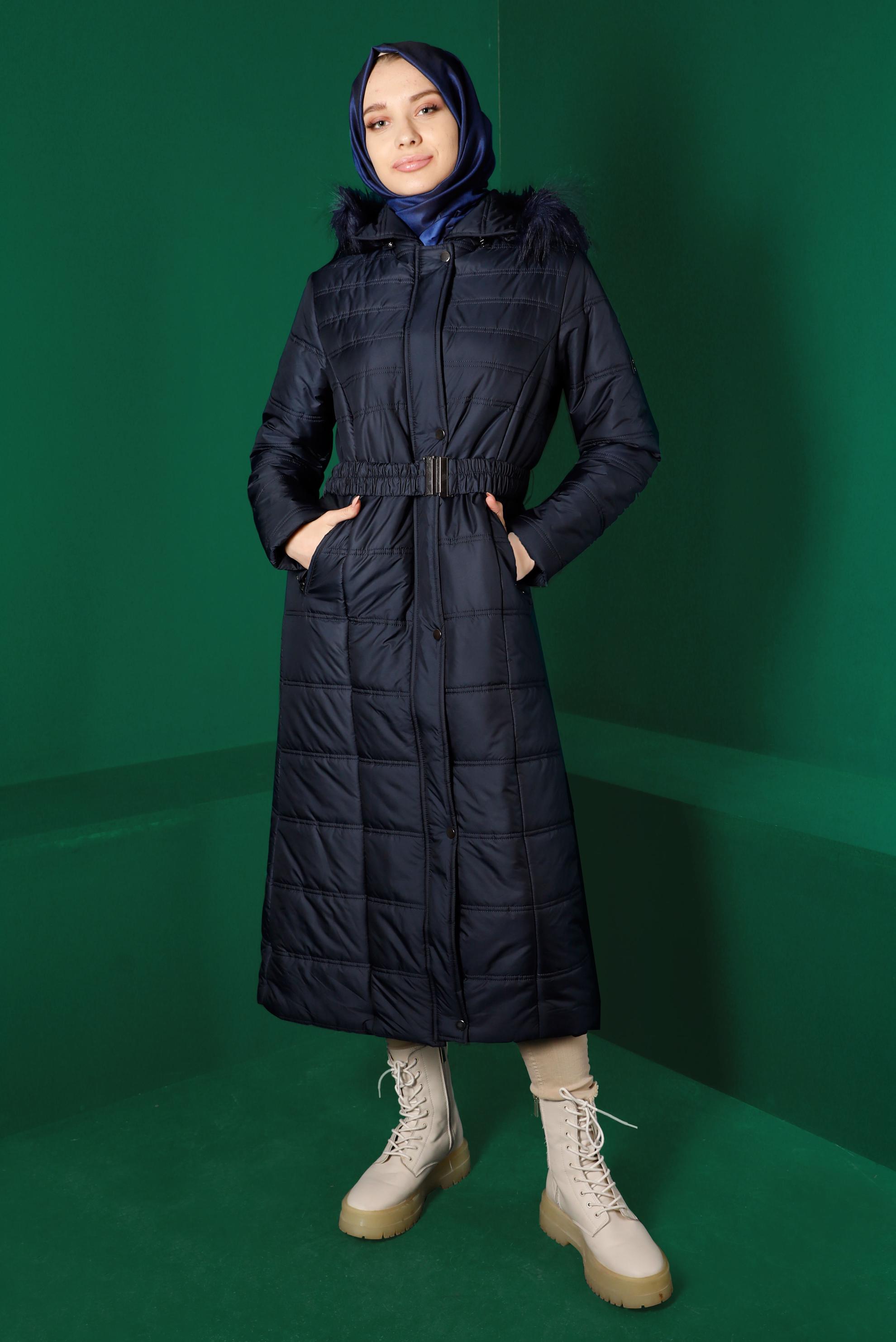 Tesettür giyim LACİVERT KAPÜŞONU KÜRKLÜ ŞİŞME MANTO 90321 