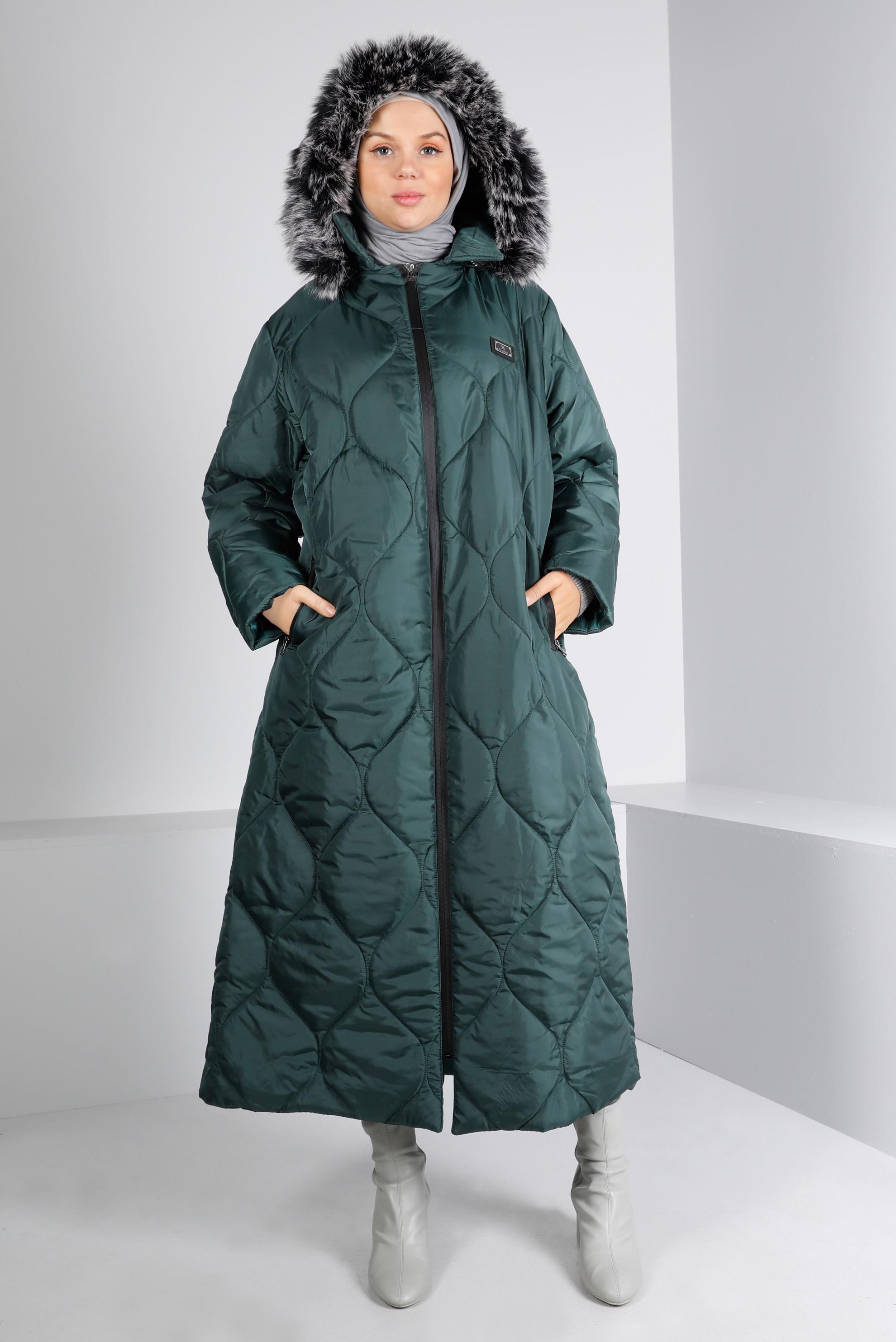 Tesettür giyim YEŞİL KAPÜŞONU KÜRKLÜ BÜYÜK BEDEN ŞİŞME MANTO 90333 