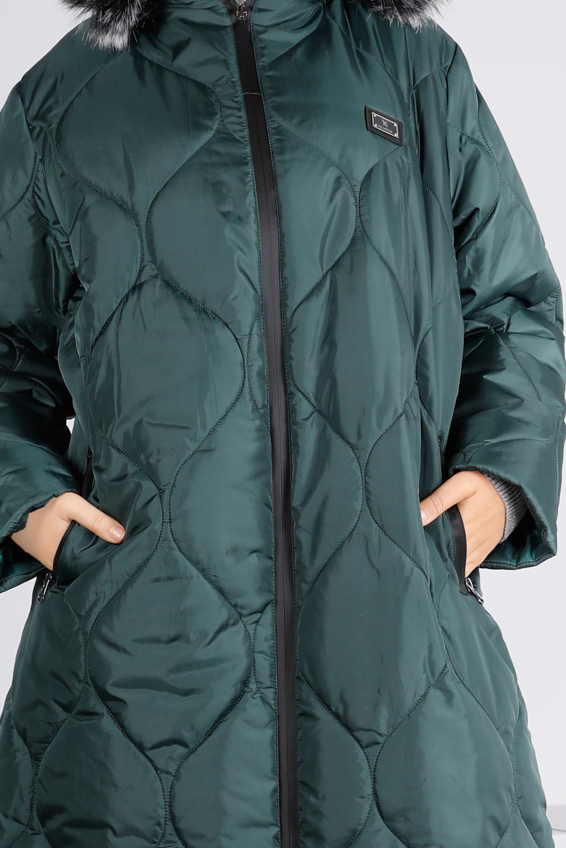 Tesettür giyim YEŞİL KAPÜŞONU KÜRKLÜ BÜYÜK BEDEN ŞİŞME MANTO 90333 