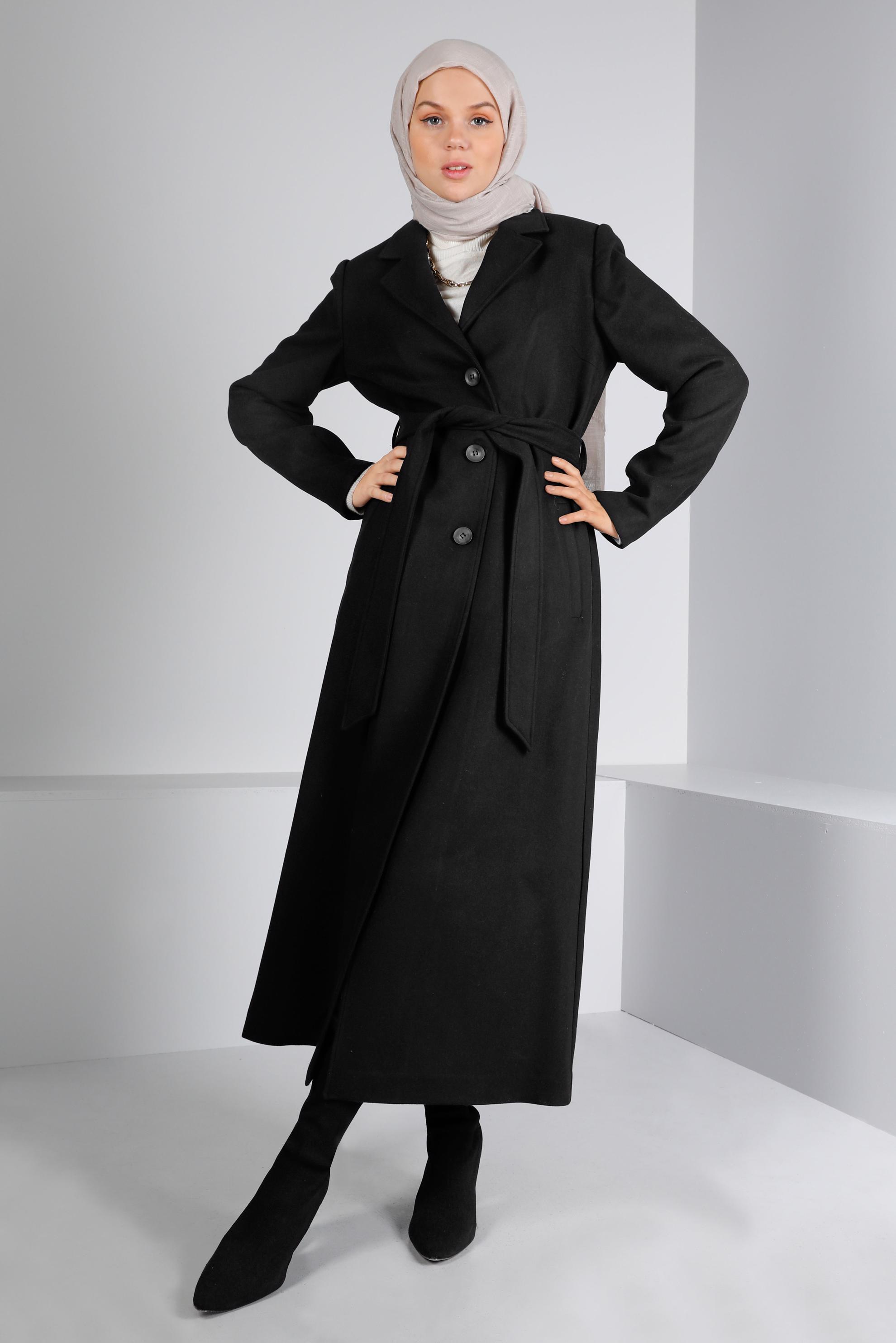 Tesettür giyim SİYAH DÜĞMELİ KUŞAKLI MANTO 90345 