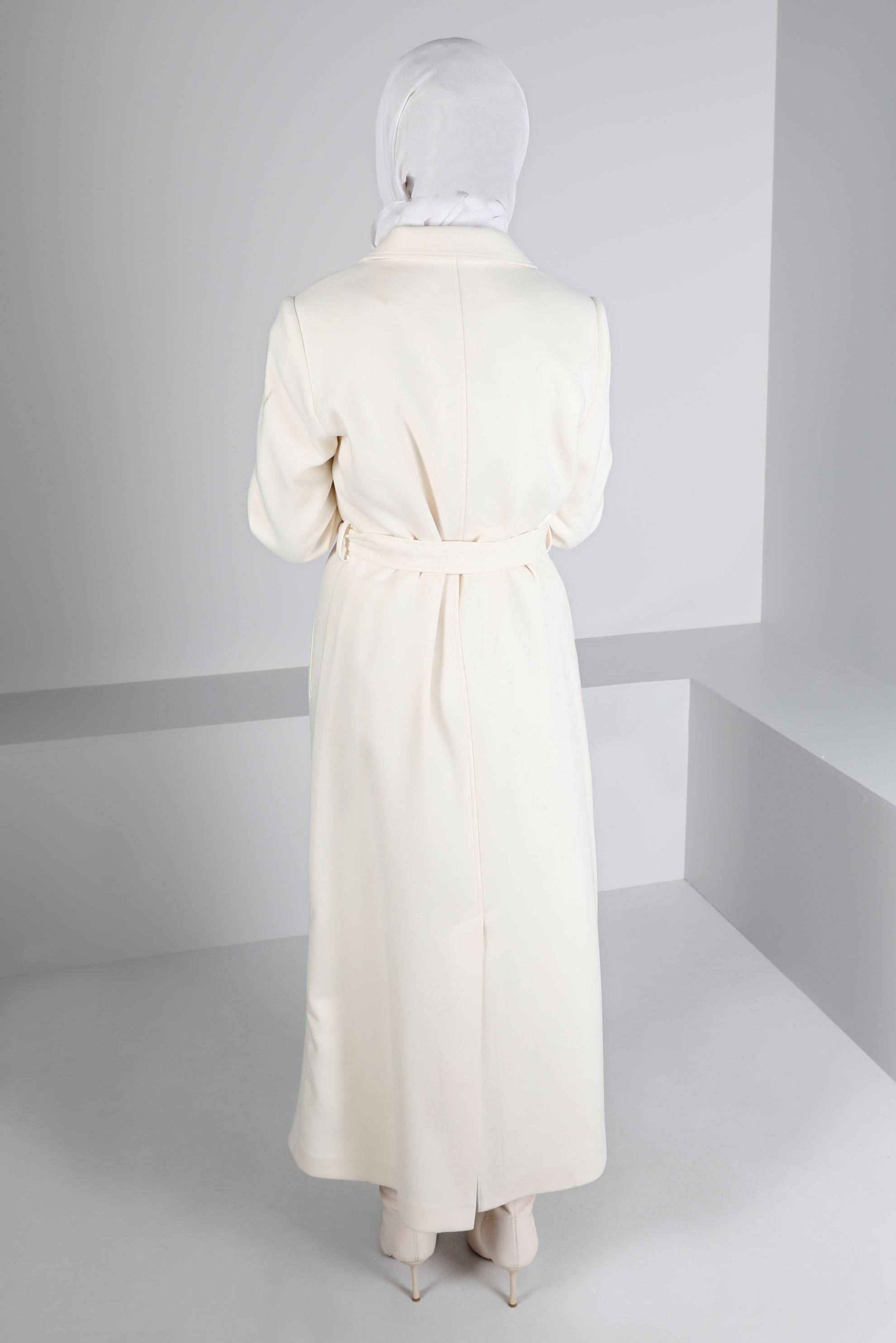 Vêtements hijab BLANC MANTEAU AVEC CEINTURE ET BOUTONS 90345