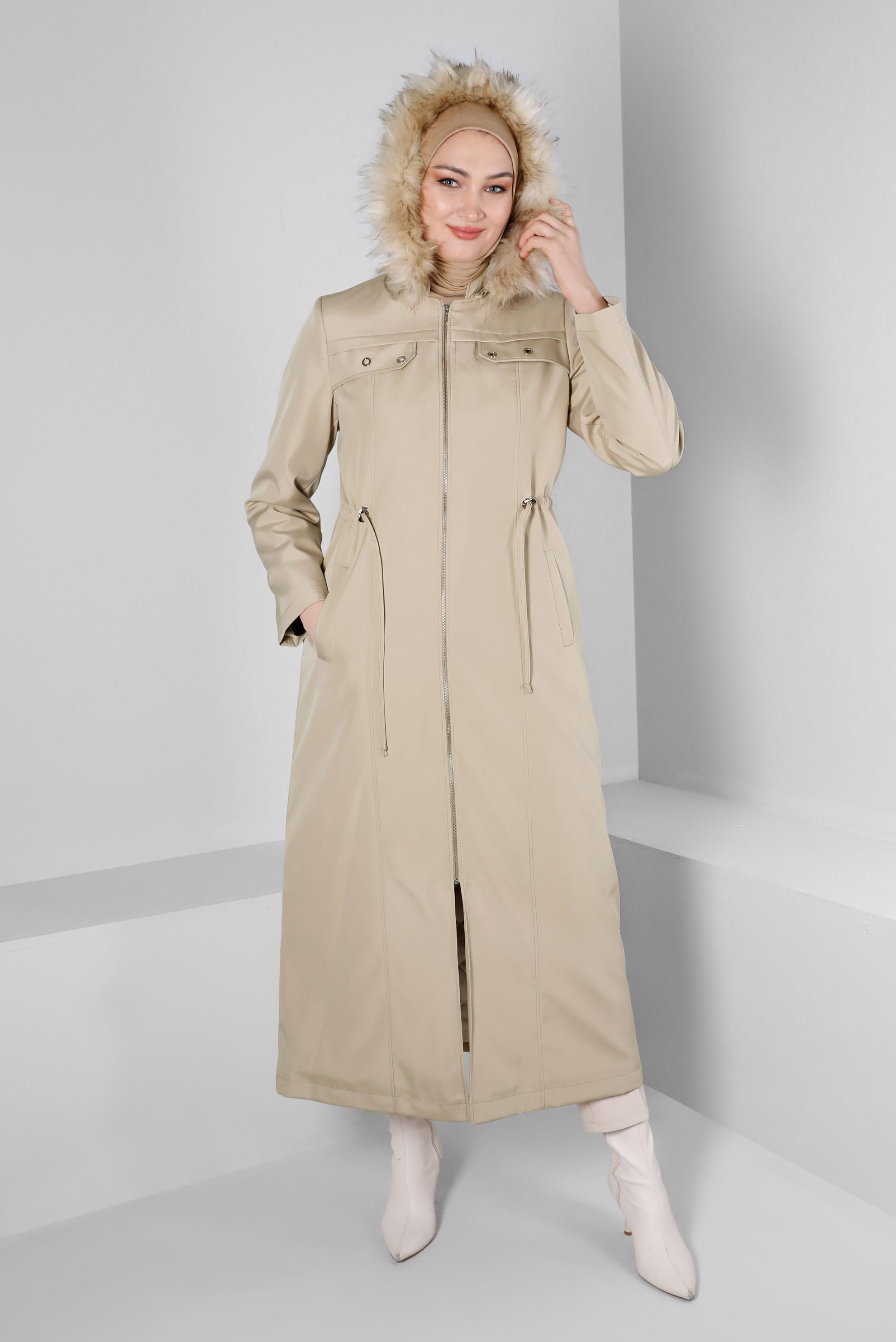 Tesettür giyim BEJ KAPÜŞONU TÜYLÜ FERMUARLI MANTO 90373