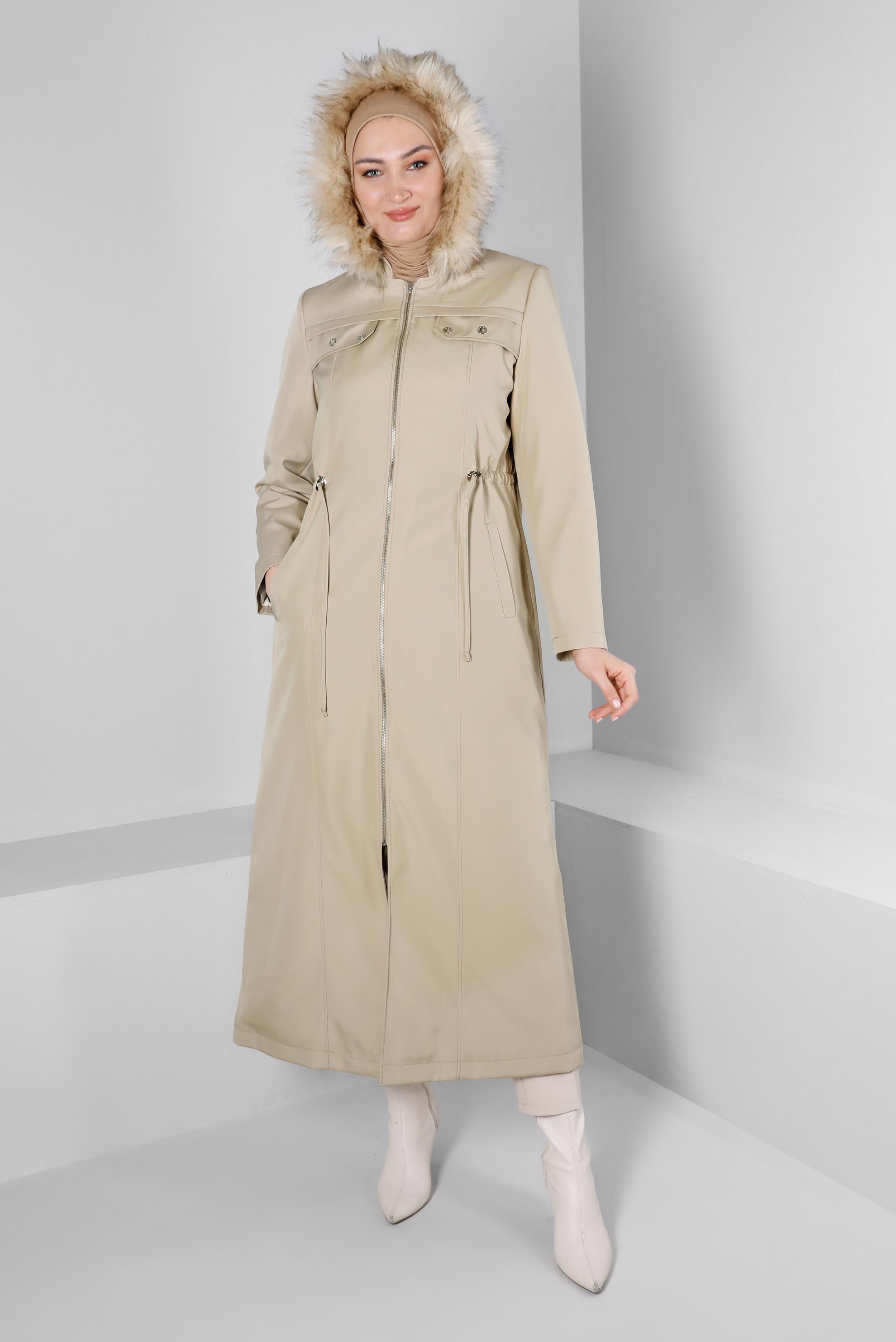Tesettür giyim BEJ KAPÜŞONU TÜYLÜ FERMUARLI MANTO 90373