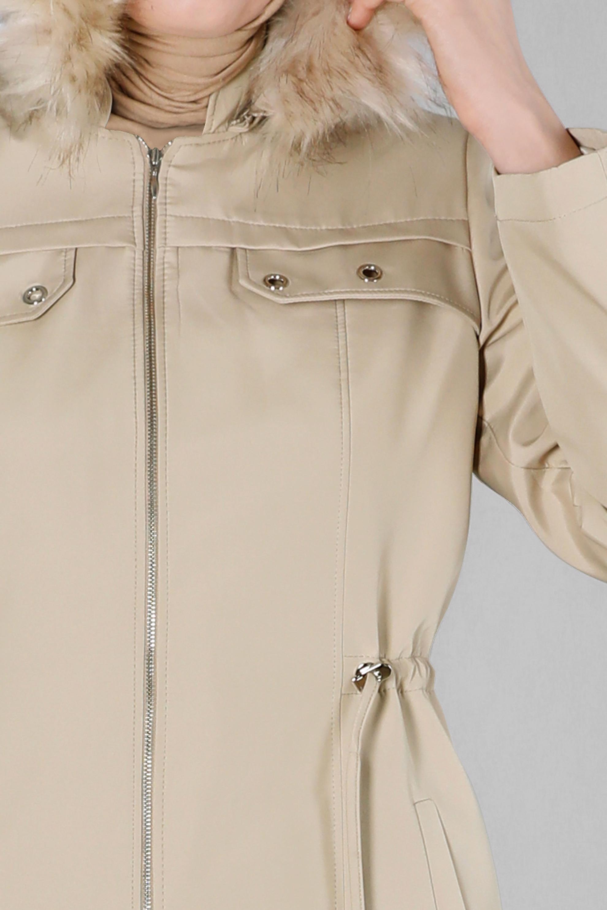 Tesettür giyim BEJ KAPÜŞONU TÜYLÜ FERMUARLI MANTO 90373