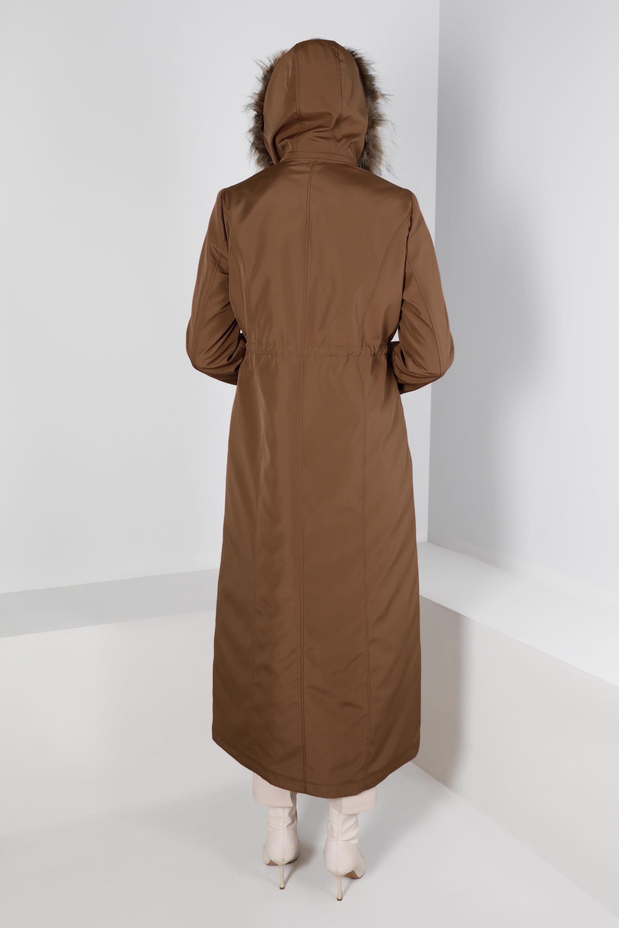 Tesettür giyim KAHVE KAPÜŞONU TÜYLÜ FERMUARLI MANTO 90373