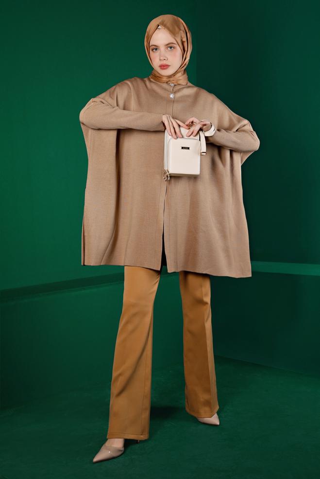 Tesettür giyim KAHVE TAŞLI DÜĞMELİ TRİKO PANÇO 43208  - ALVİNA