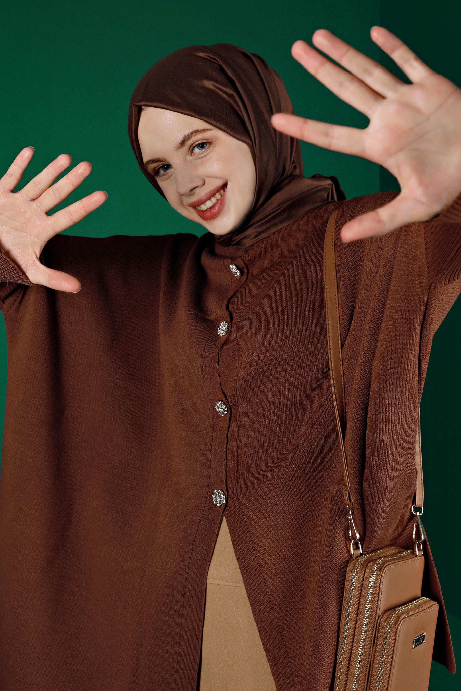 Vêtements hijab BRUN PONCHO EN MAILLE AVEC BOUTONS GEM 43208