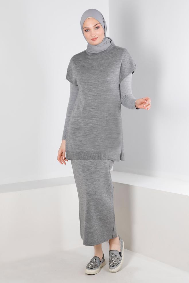 Tesettür giyim GRİ DÜĞME DETAYLI TRİKO PANÇO 43125 - ALVİNA