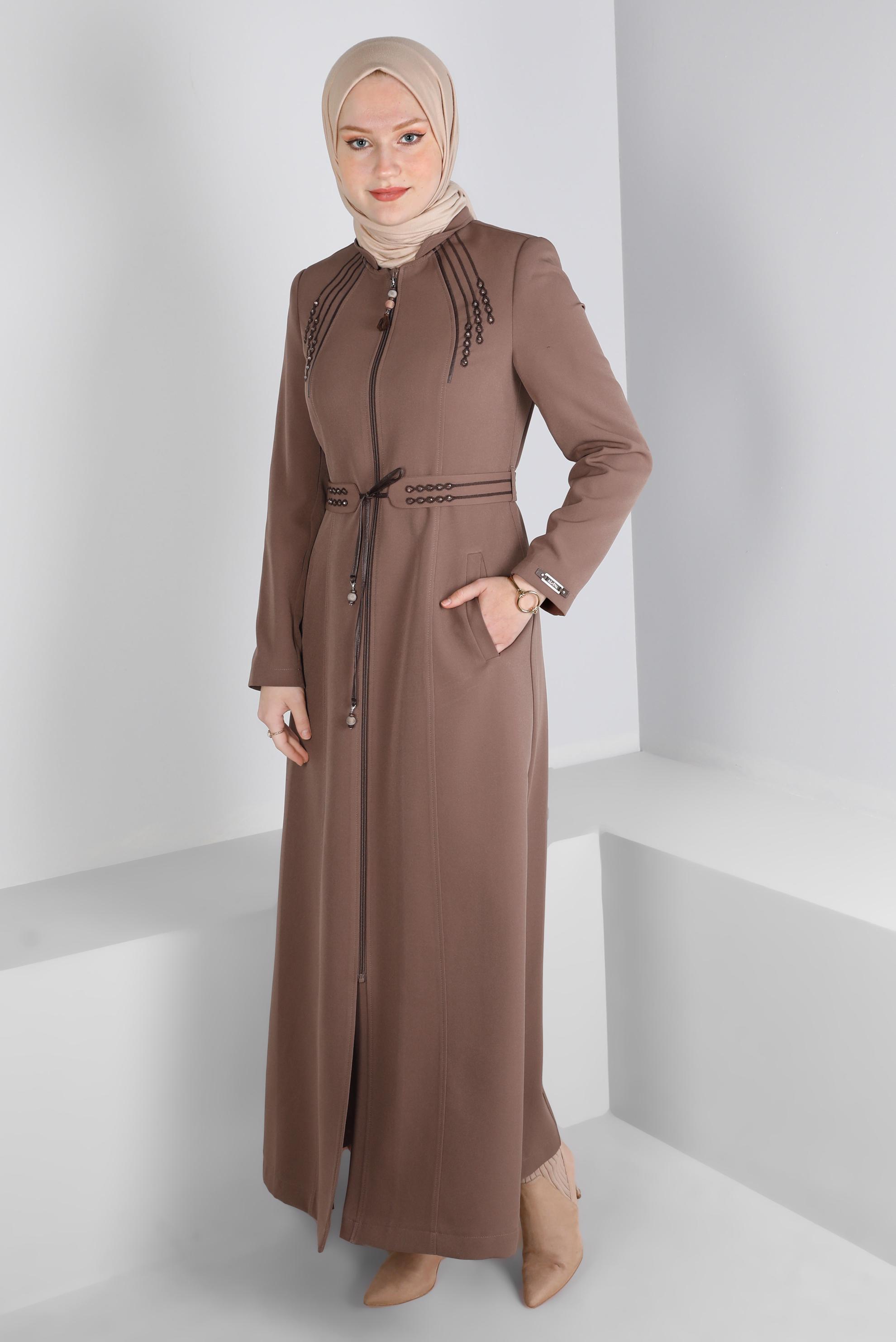 Tesettür giyim VİZON İŞLEME DETAYLI FERMUARLI PARDESÜ 10650