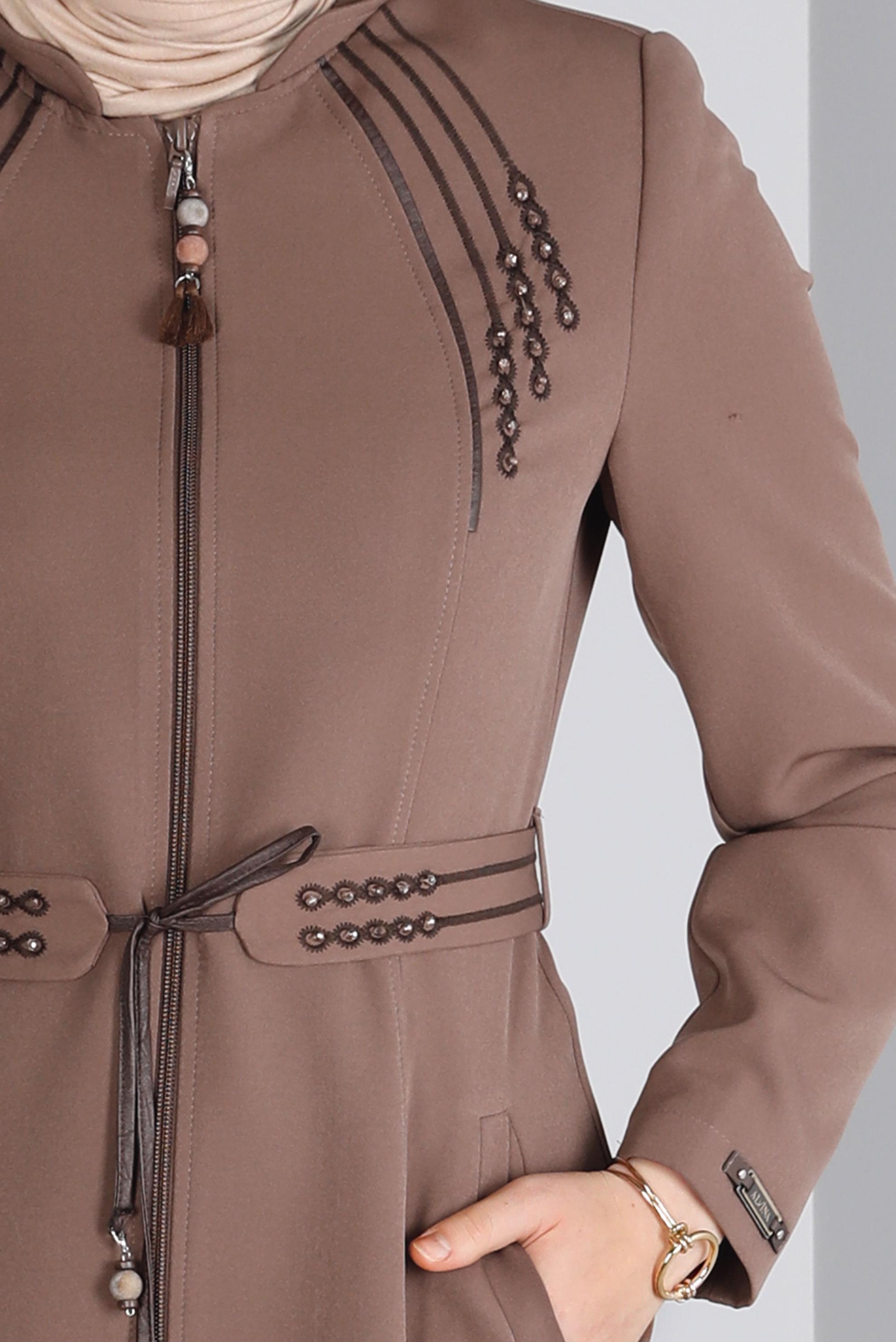 Tesettür giyim VİZON İŞLEME DETAYLI FERMUARLI PARDESÜ 10650