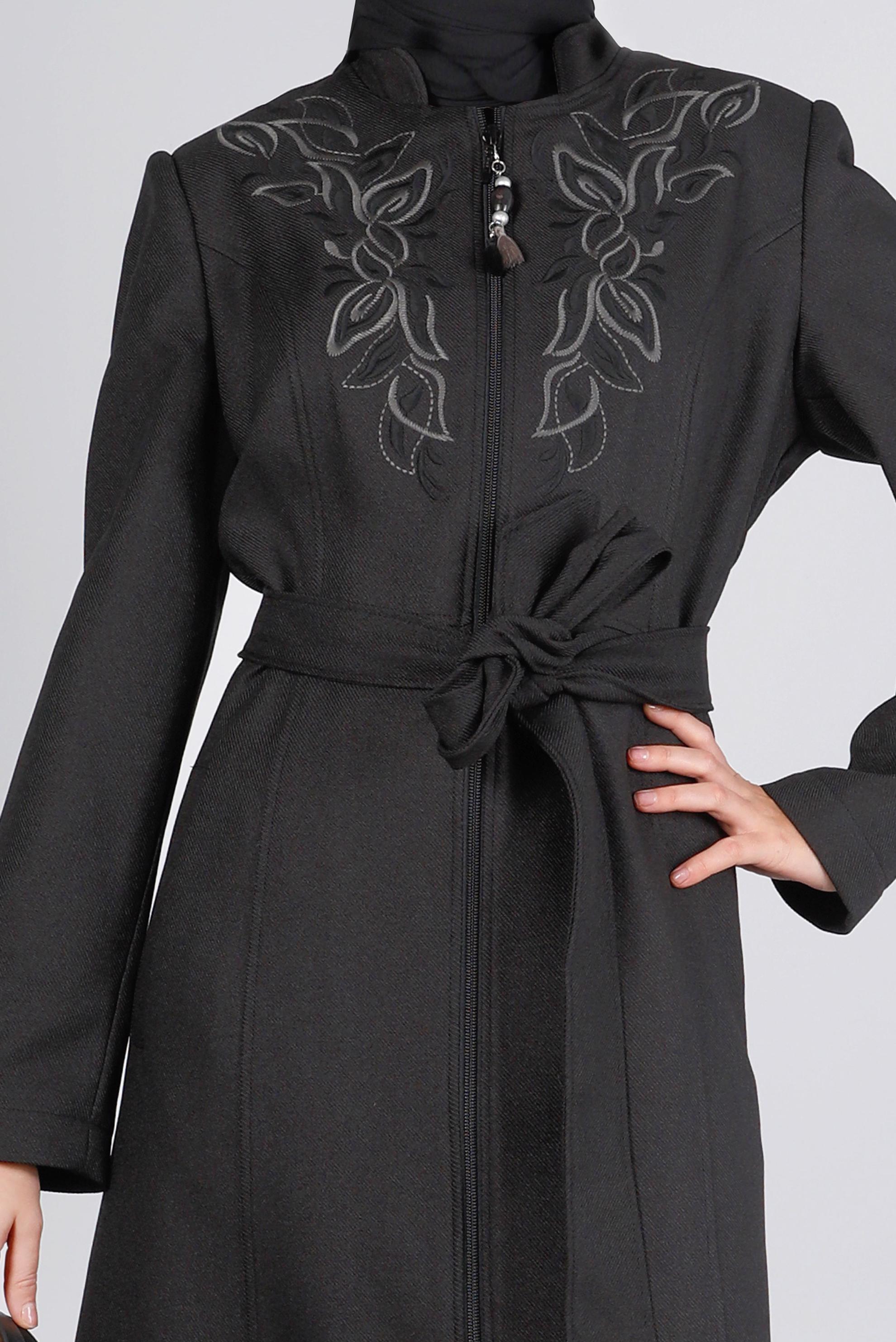 Tesettür giyim SİYAH KUŞAKLI FERMUARLI PARDESÜ 10651