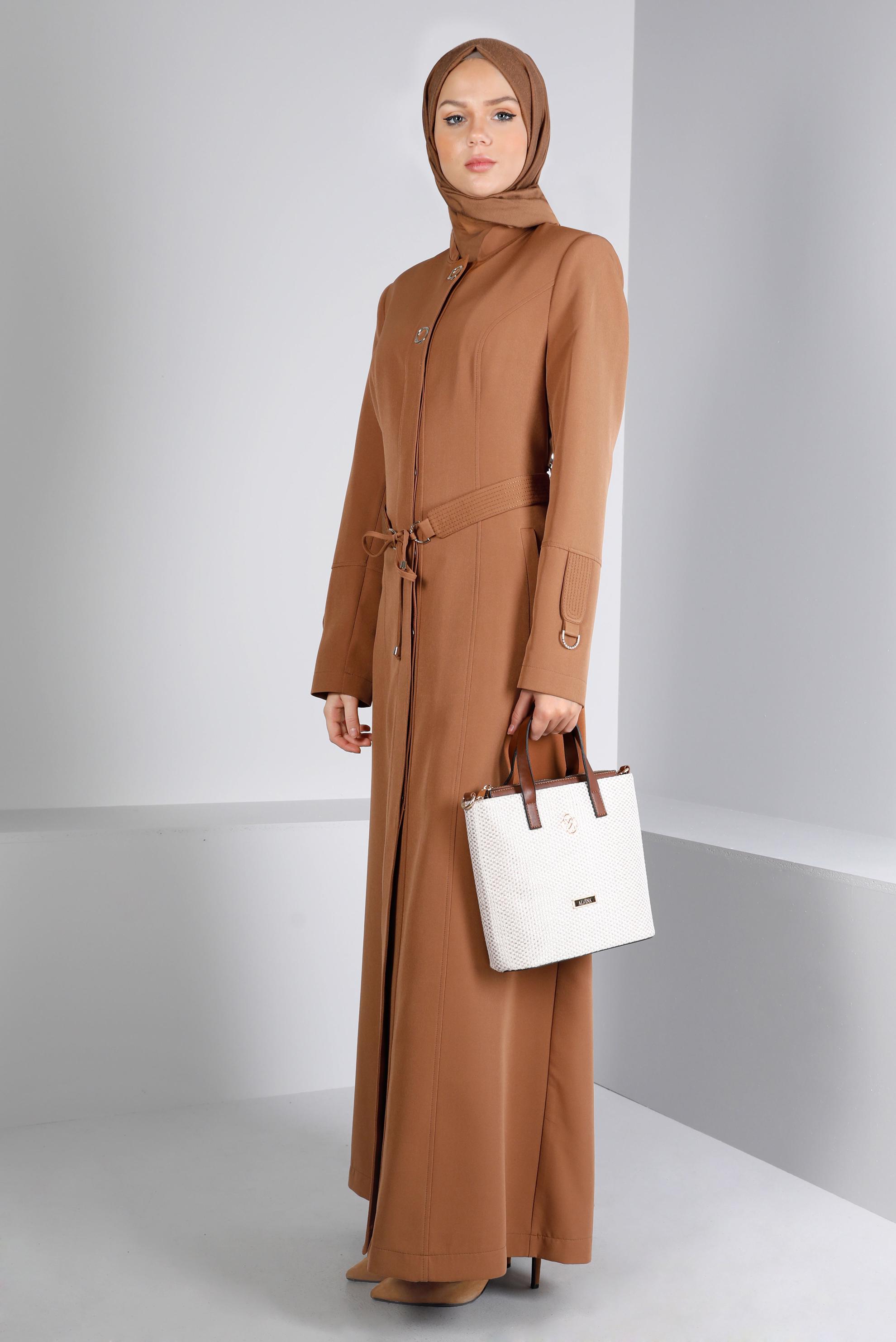 Tesettür giyim TABA HAKİM YAKA KUŞAKLI PARDESÜ 10654 