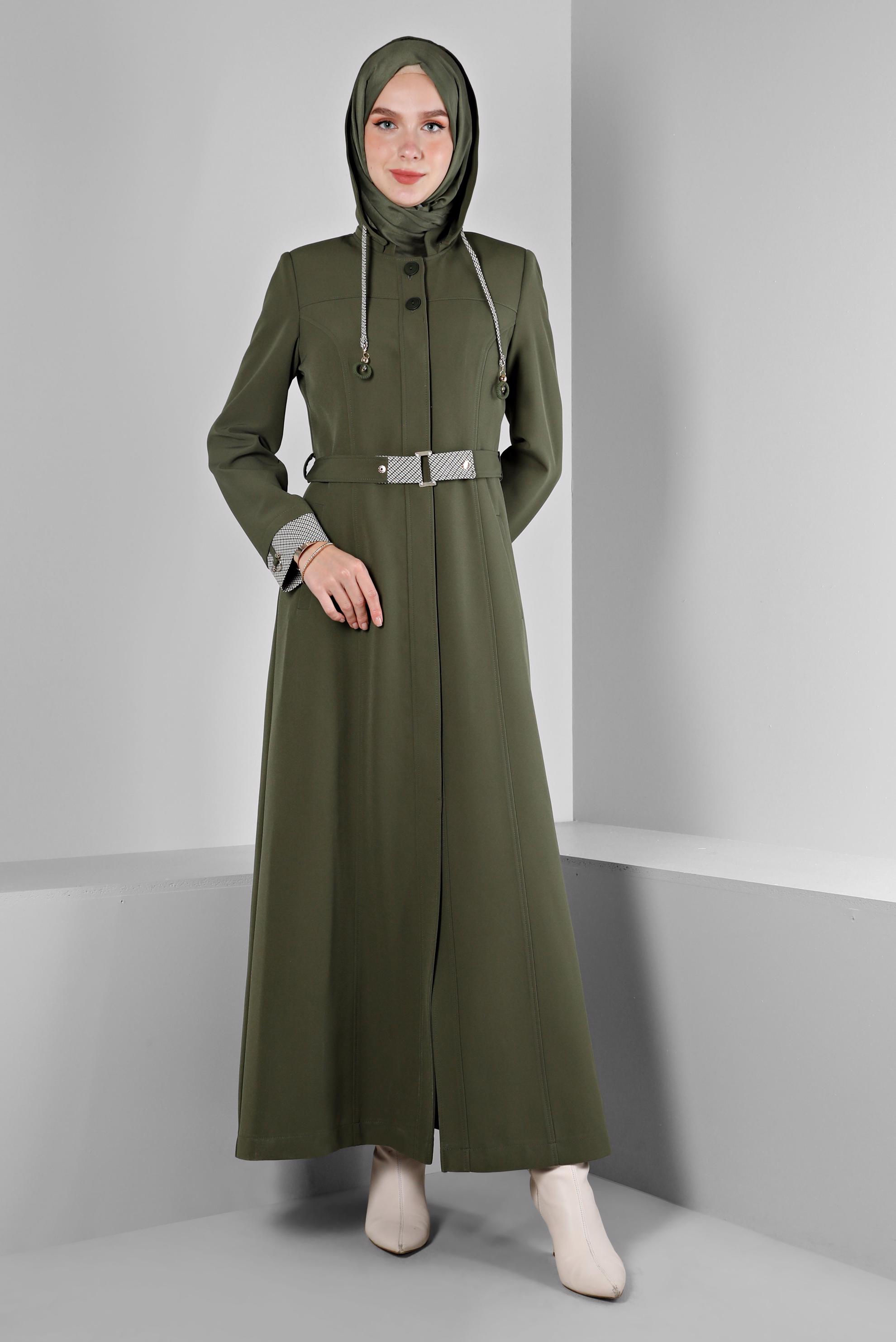 Tesettür giyim HAKİ MANŞETLERİ EKOSE DESENLİ KAPÜŞONLU PARDESÜ 10684 