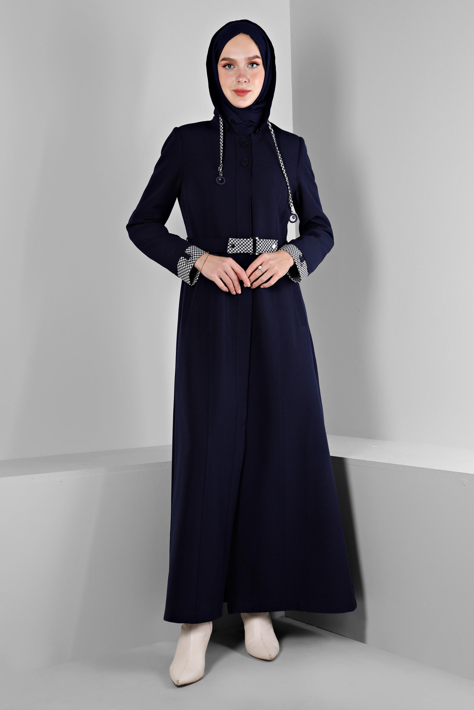 Tesettür giyim LACİVERT MANŞETLERİ EKOSE DESENLİ KAPÜŞONLU PARDESÜ 10684 