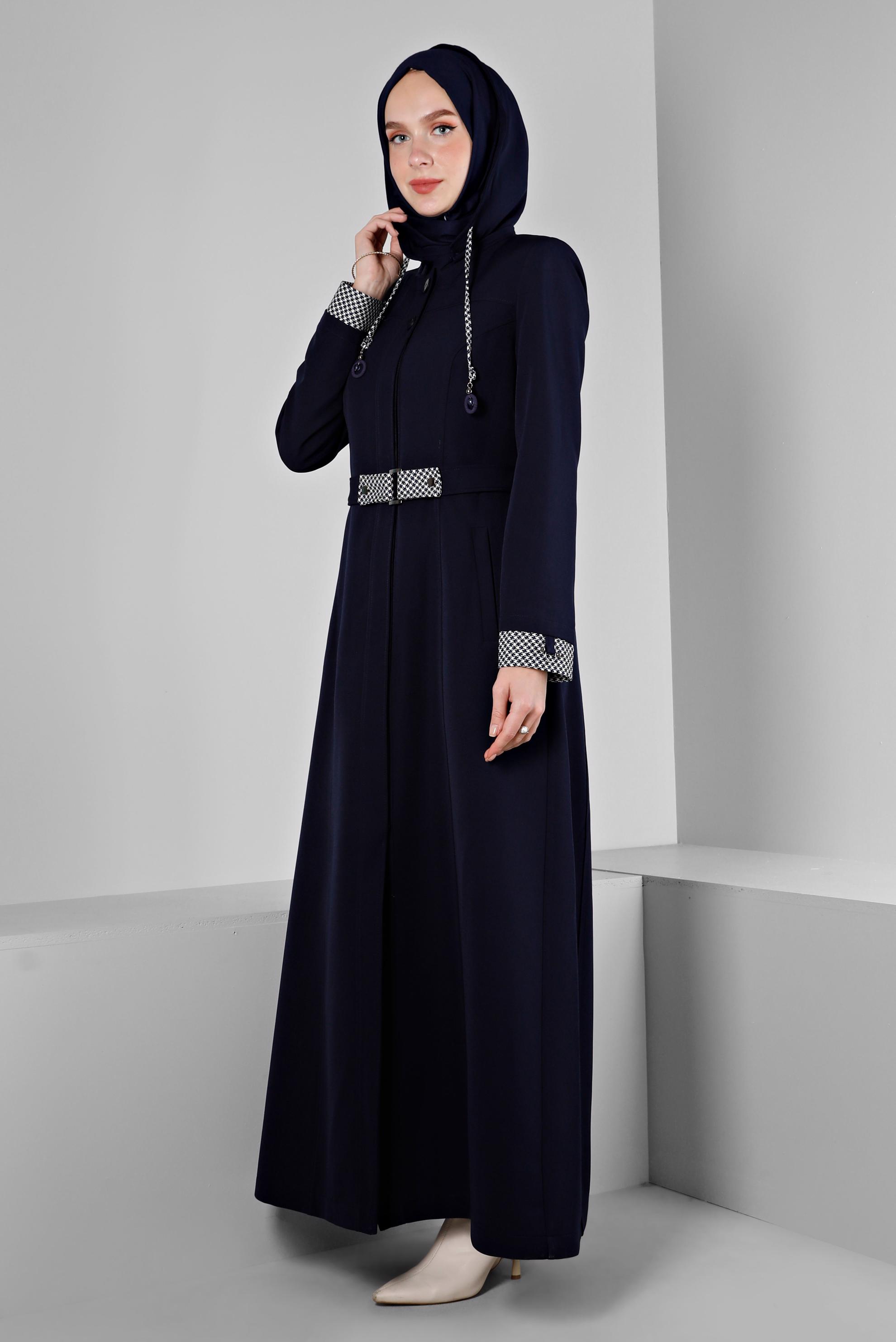 Tesettür giyim LACİVERT MANŞETLERİ EKOSE DESENLİ KAPÜŞONLU PARDESÜ 10684 