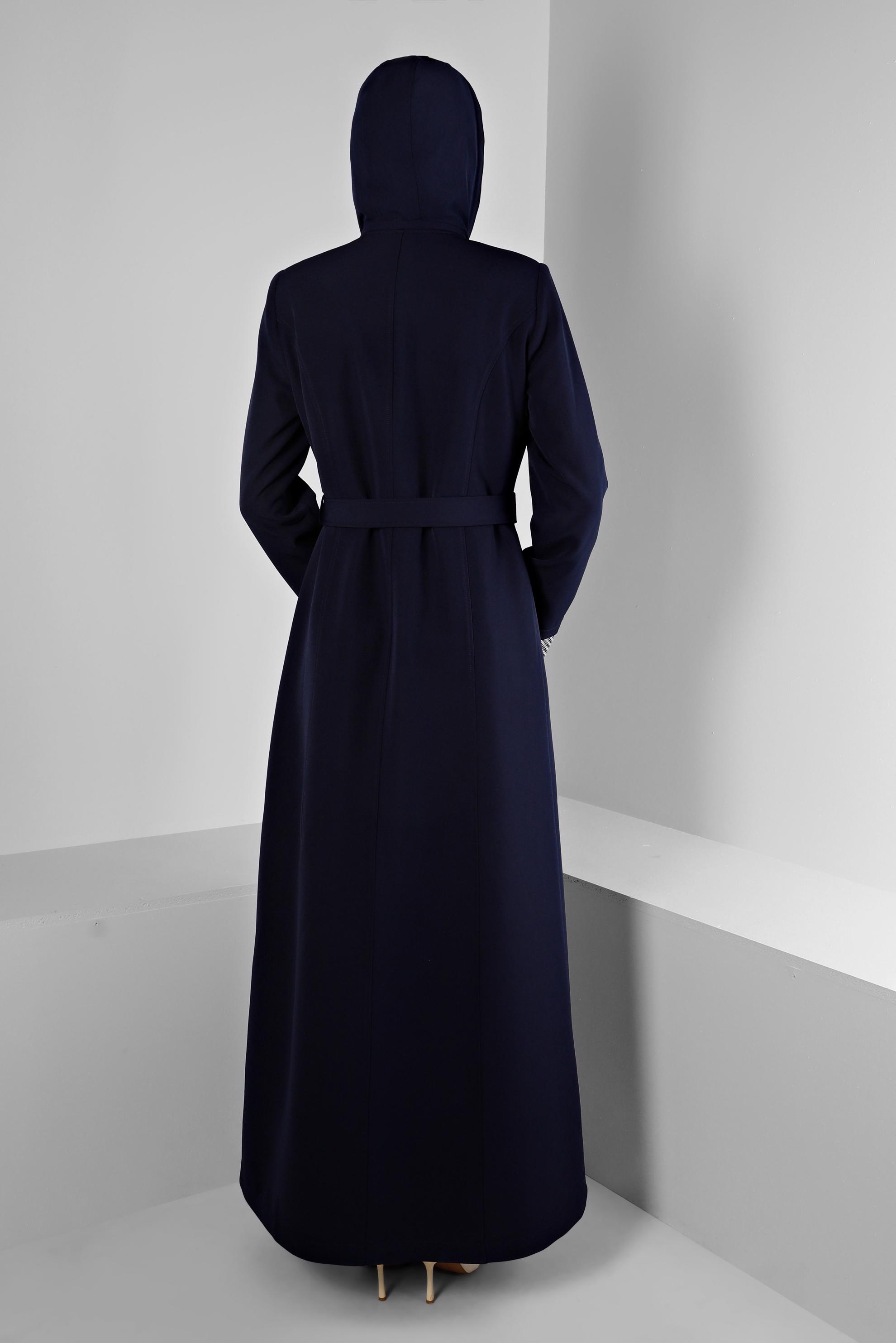 Tesettür giyim LACİVERT MANŞETLERİ EKOSE DESENLİ KAPÜŞONLU PARDESÜ 10684 