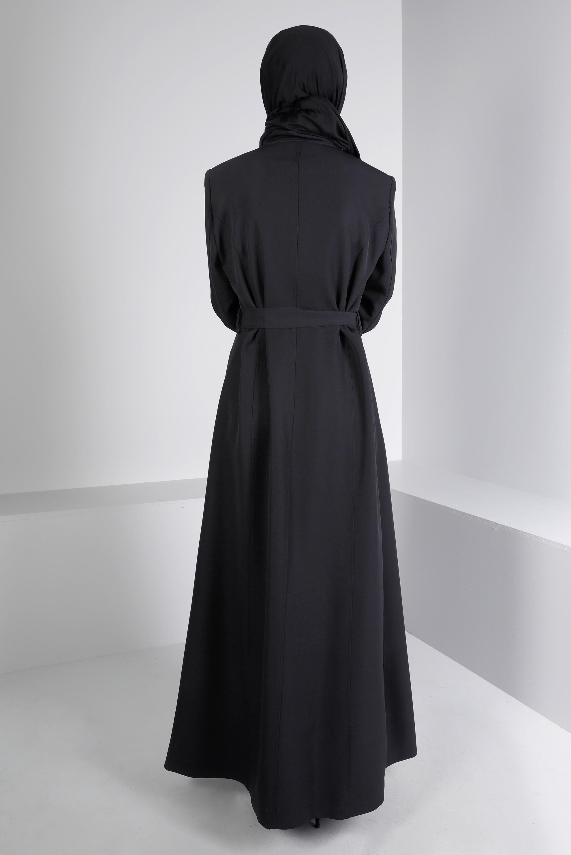 Tesettür giyim SİYAH KUŞAKLI FERMUARLI PARDESÜ 10687