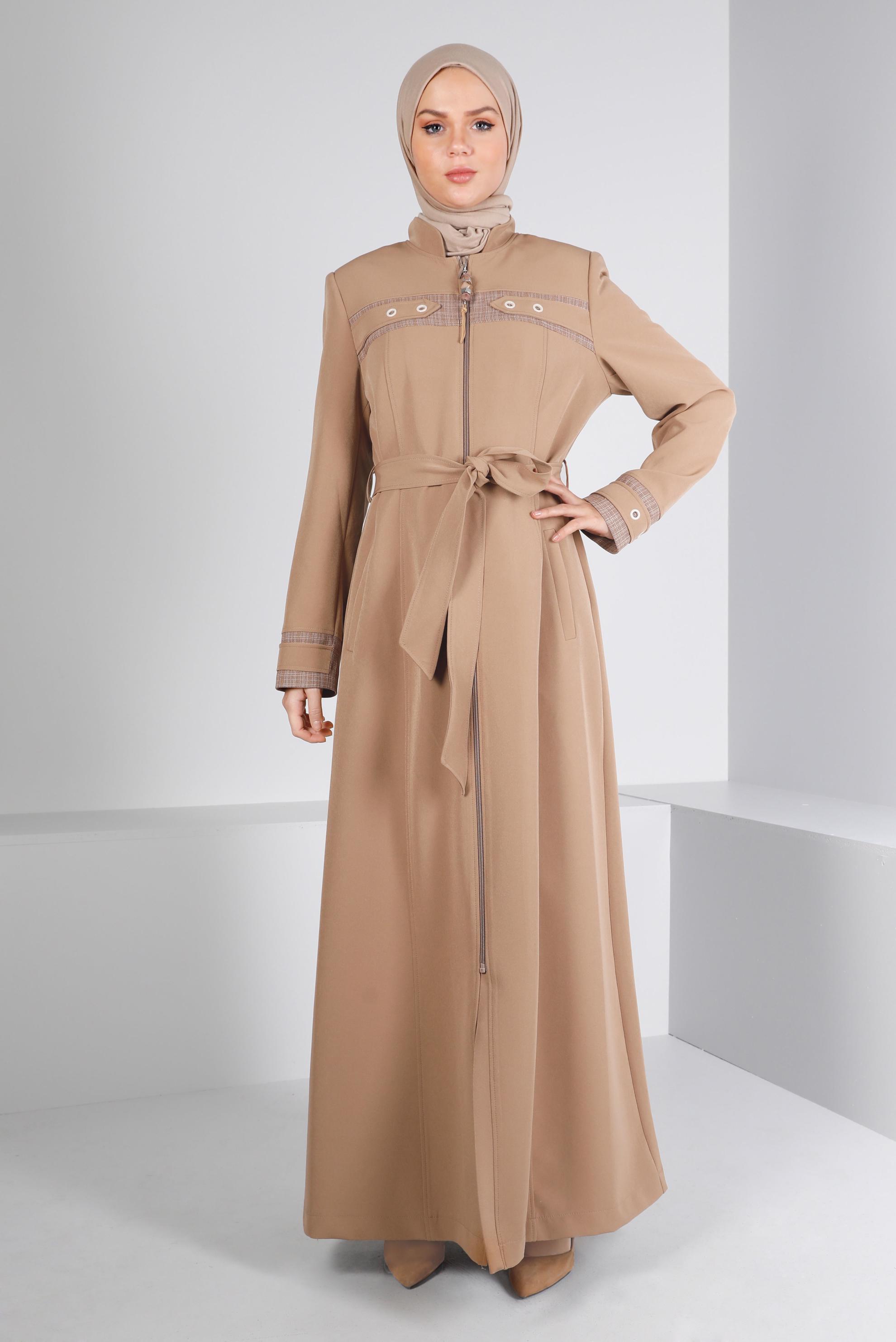 Tesettür giyim BEJ KUŞAKLI FERMUARLI PARDESÜ 10687