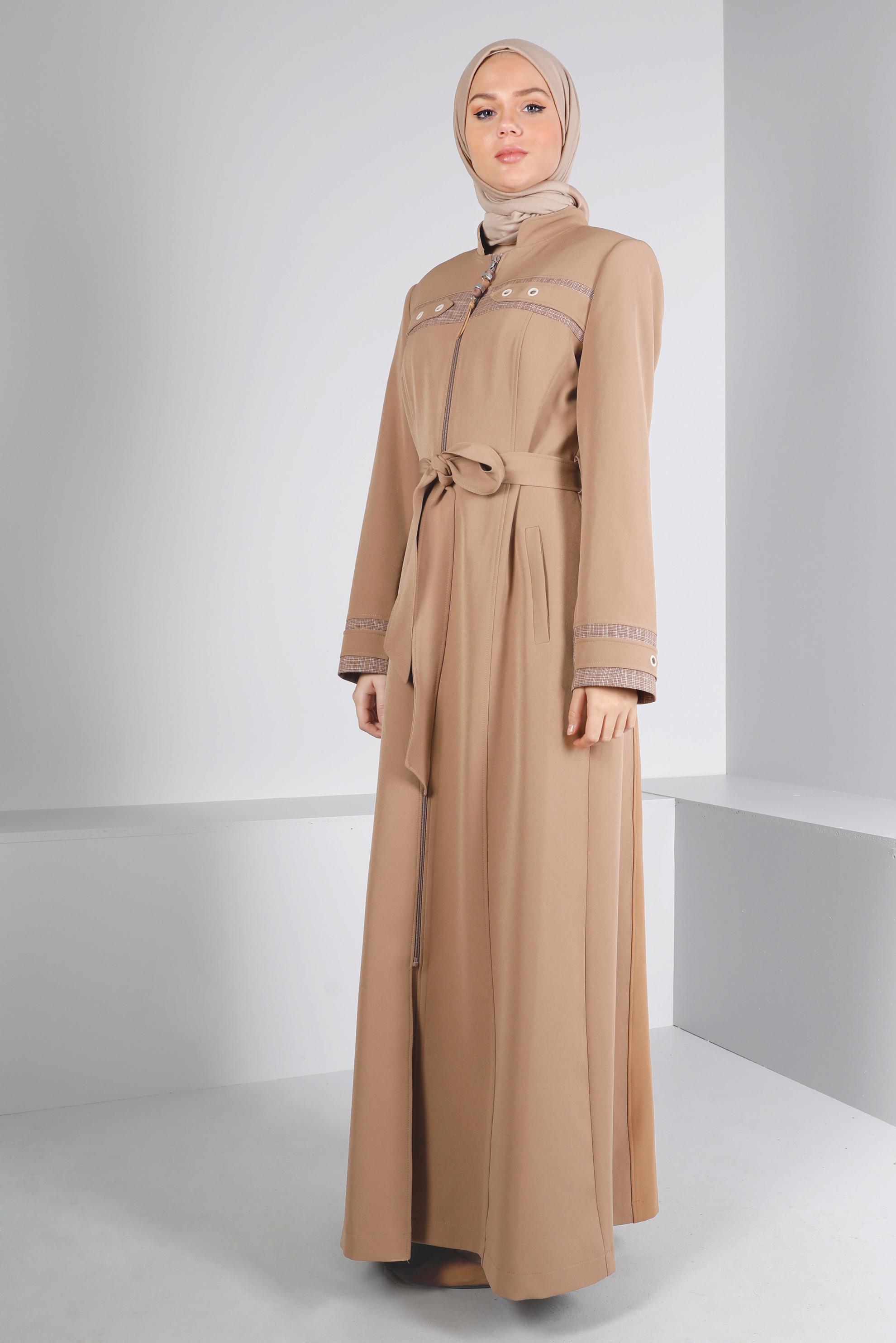 Tesettür giyim BEJ KUŞAKLI FERMUARLI PARDESÜ 10687
