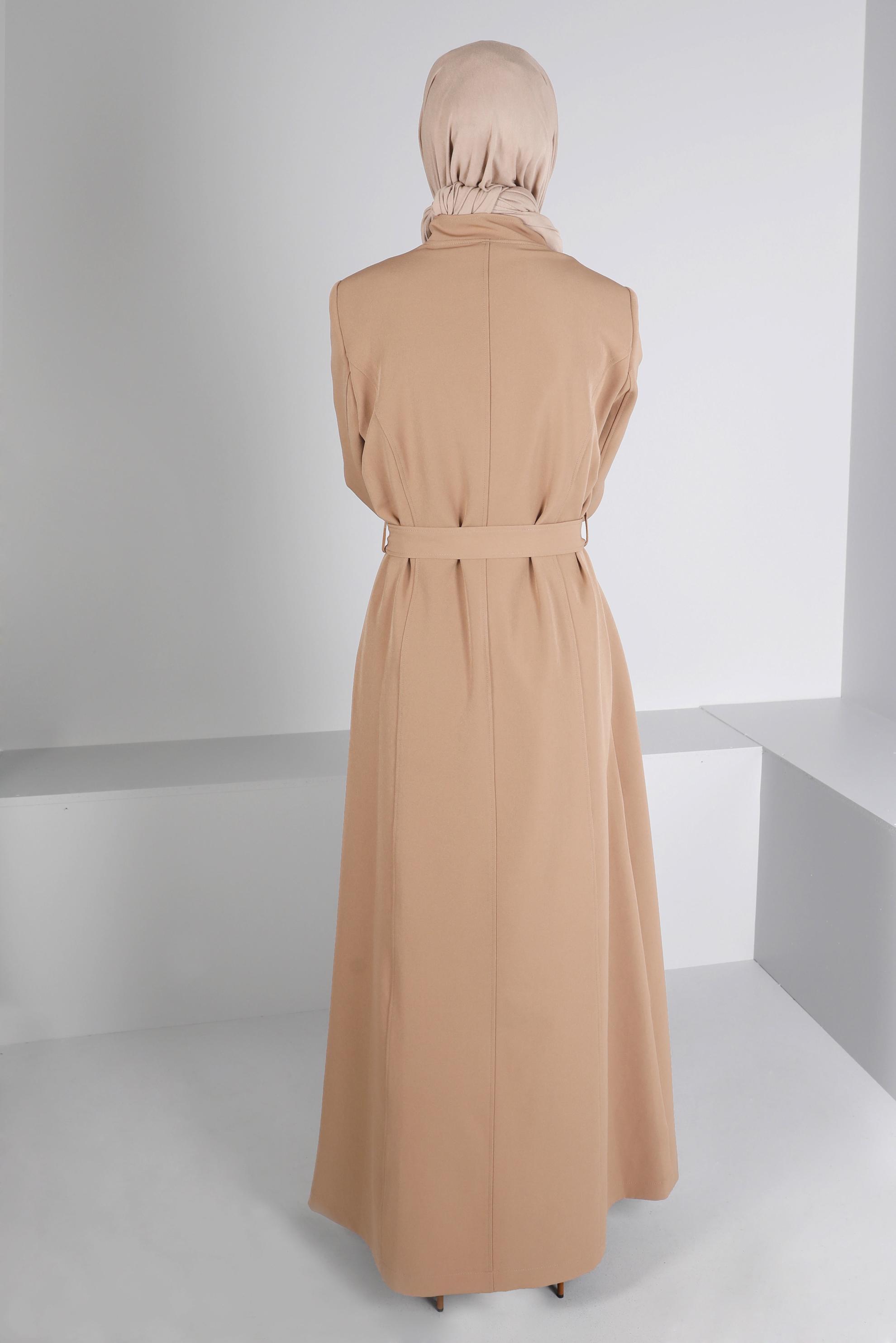 Tesettür giyim BEJ KUŞAKLI FERMUARLI PARDESÜ 10687