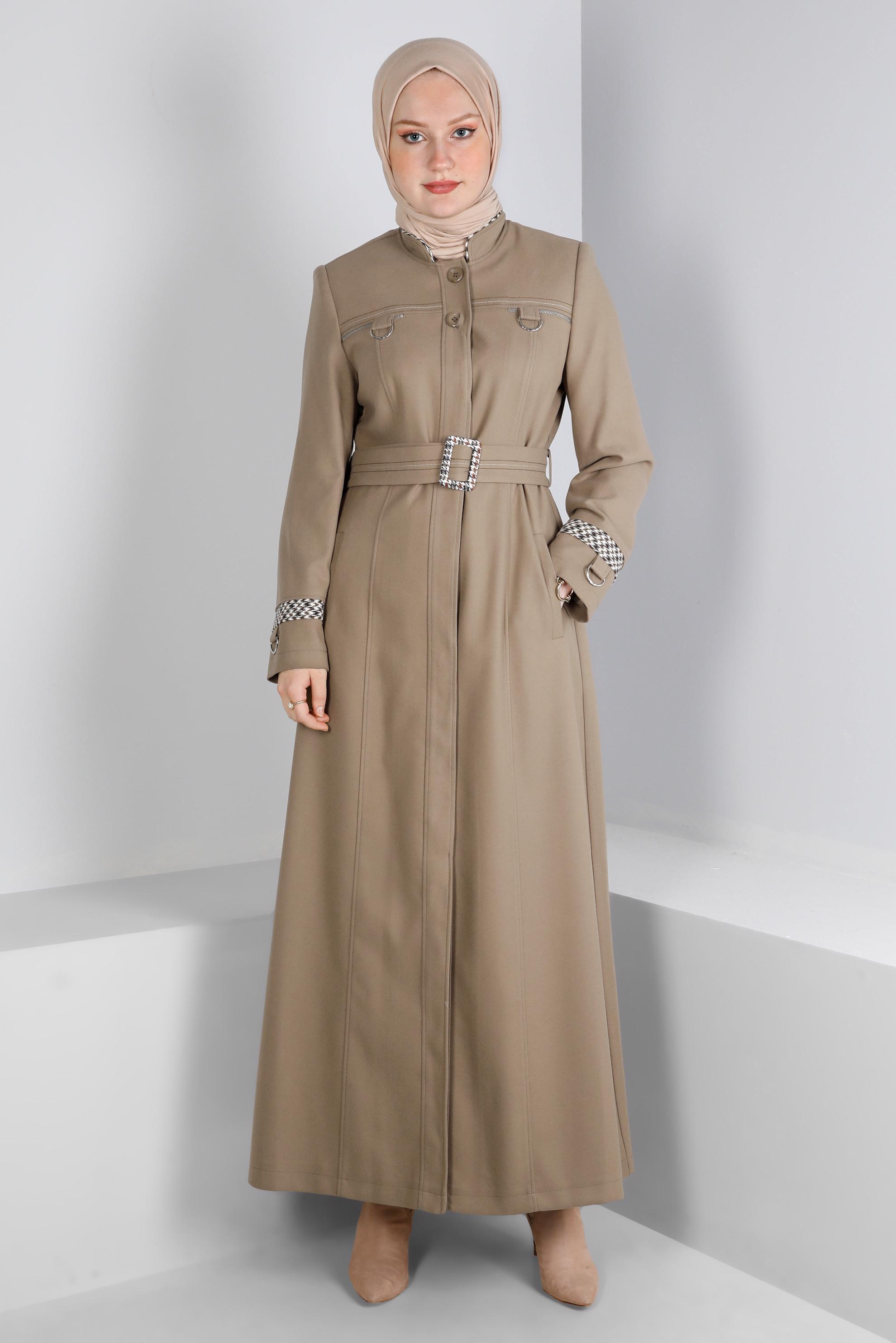 Tesettür giyim BEJ GİZLİ DÜĞMELİ HAKİM YAKA PARDESÜ 10691