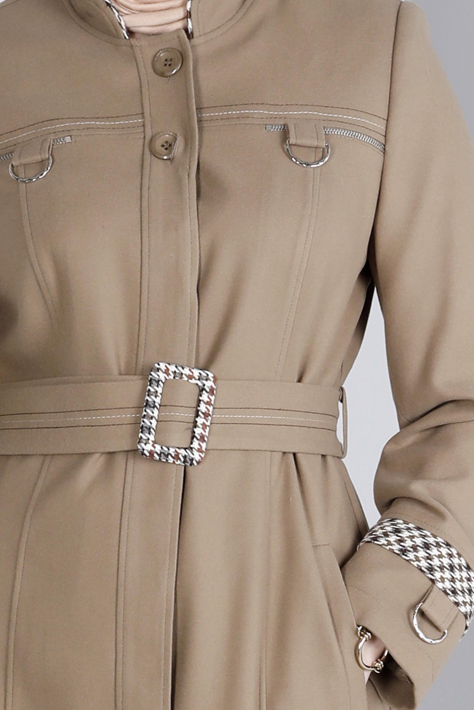 Tesettür giyim BEJ GİZLİ DÜĞMELİ HAKİM YAKA PARDESÜ 10691