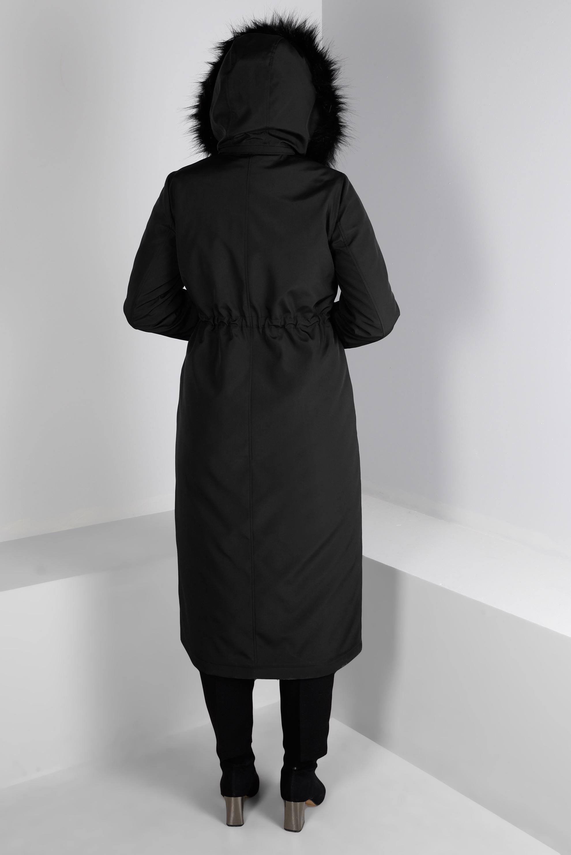 Tesettür giyim SİYAH KAPÜŞONU KÜRKLÜ BELİ BÜZGÜLÜ PARKA 90369