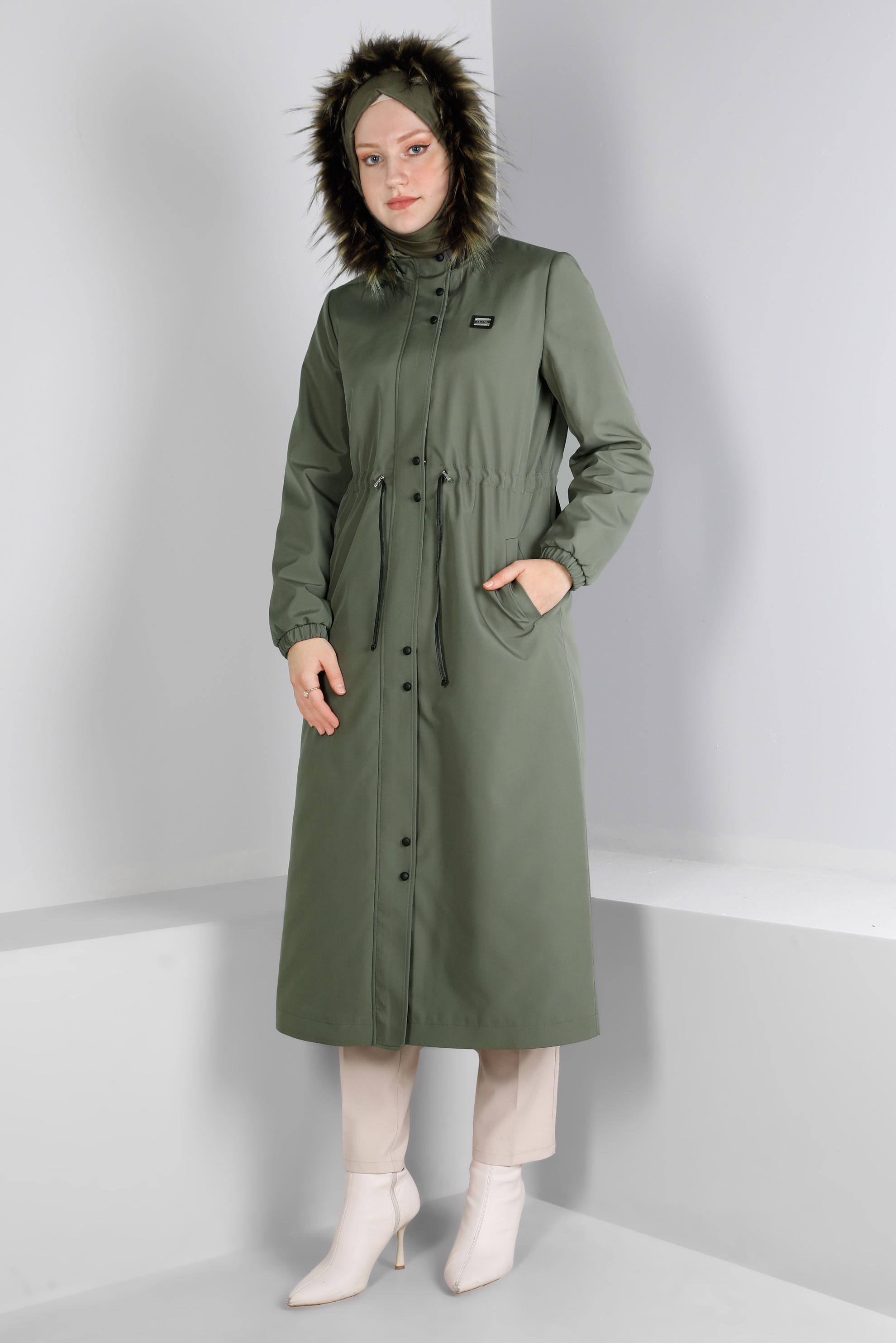Tesettür giyim HAKİ KAPÜŞONU KÜRKLÜ BELİ BÜZGÜLÜ PARKA 90369