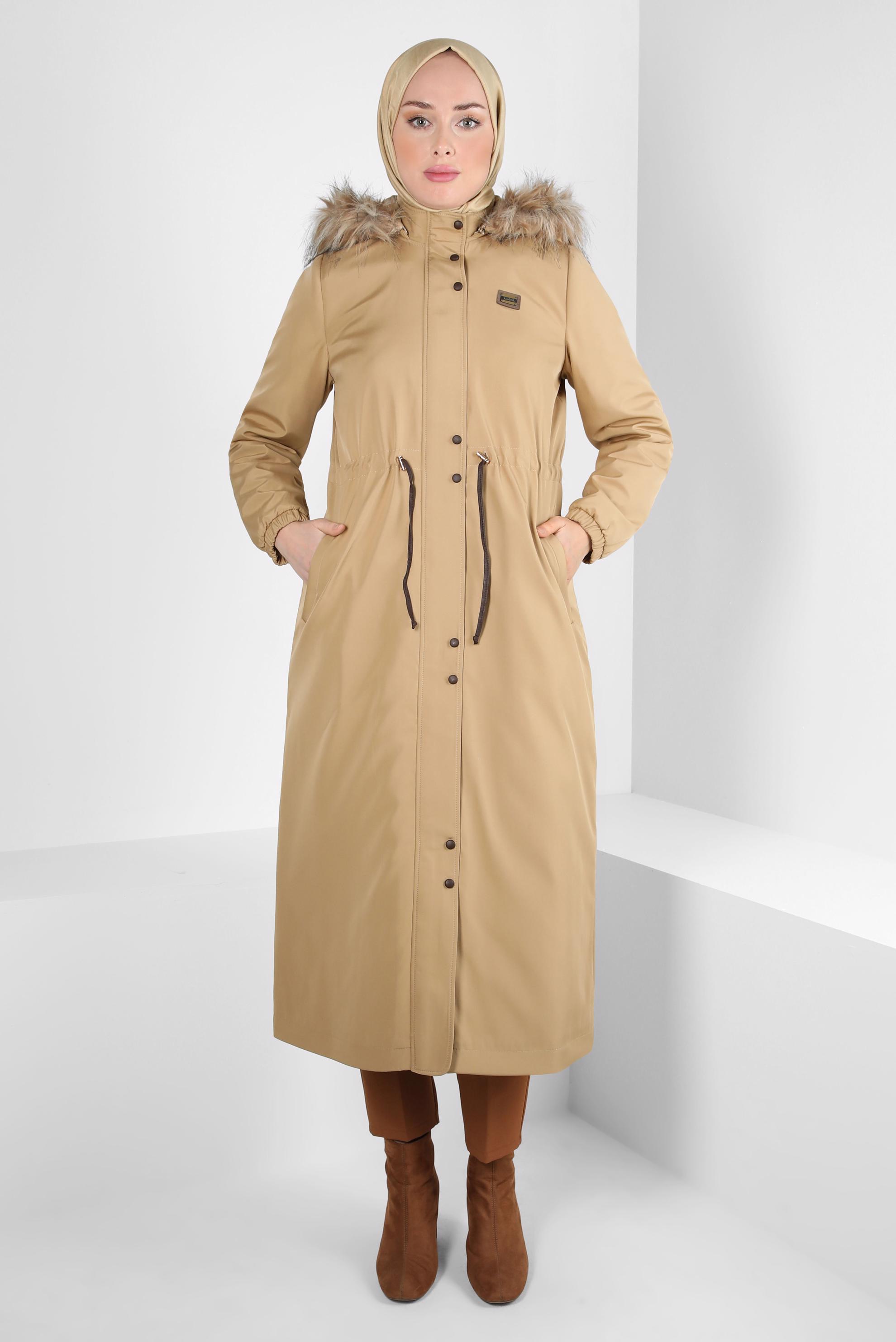 Tesettür giyim KAHVE KAPÜŞONU KÜRKLÜ BELİ BÜZGÜLÜ PARKA 90369