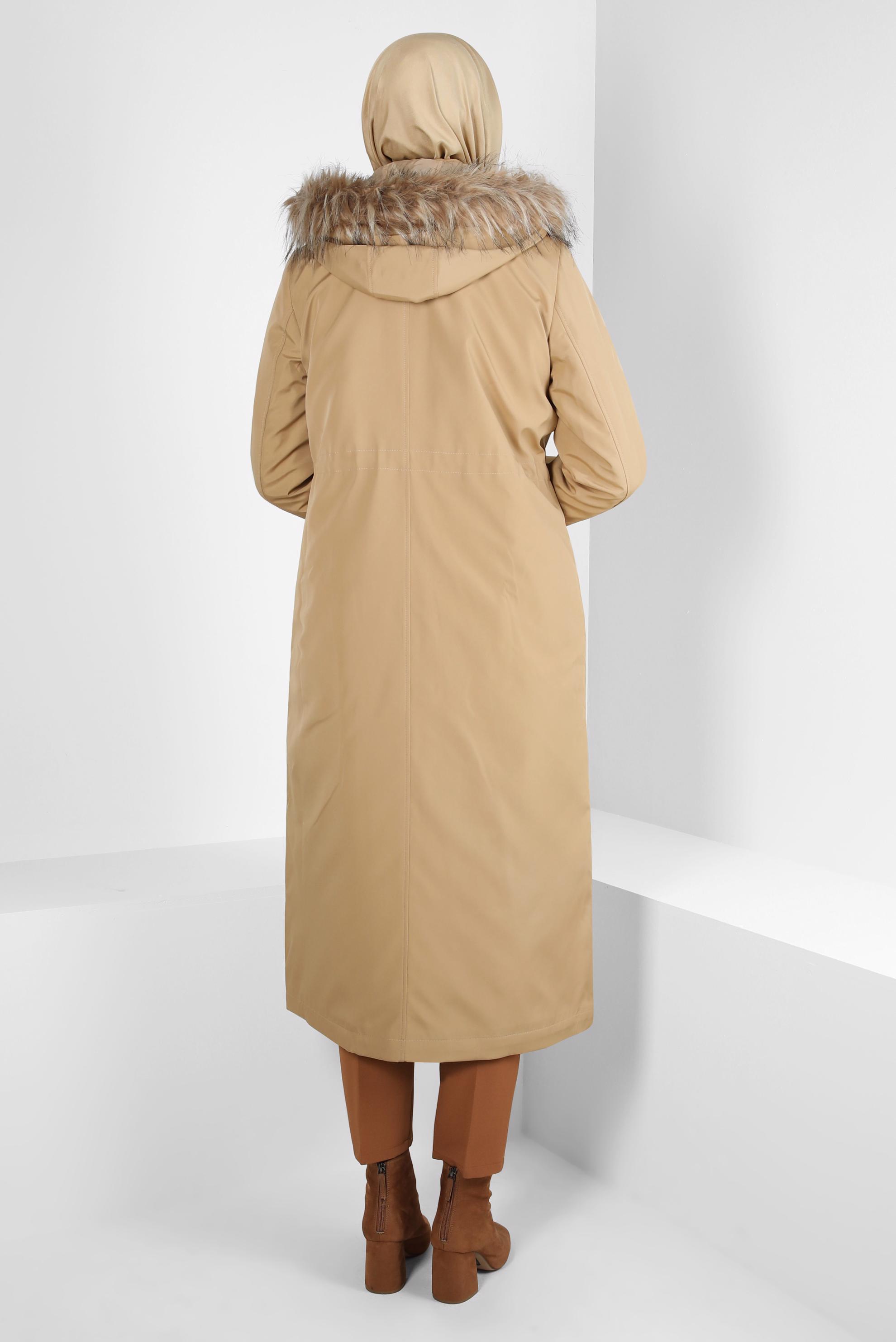 Tesettür giyim KAHVE KAPÜŞONU KÜRKLÜ BELİ BÜZGÜLÜ PARKA 90369