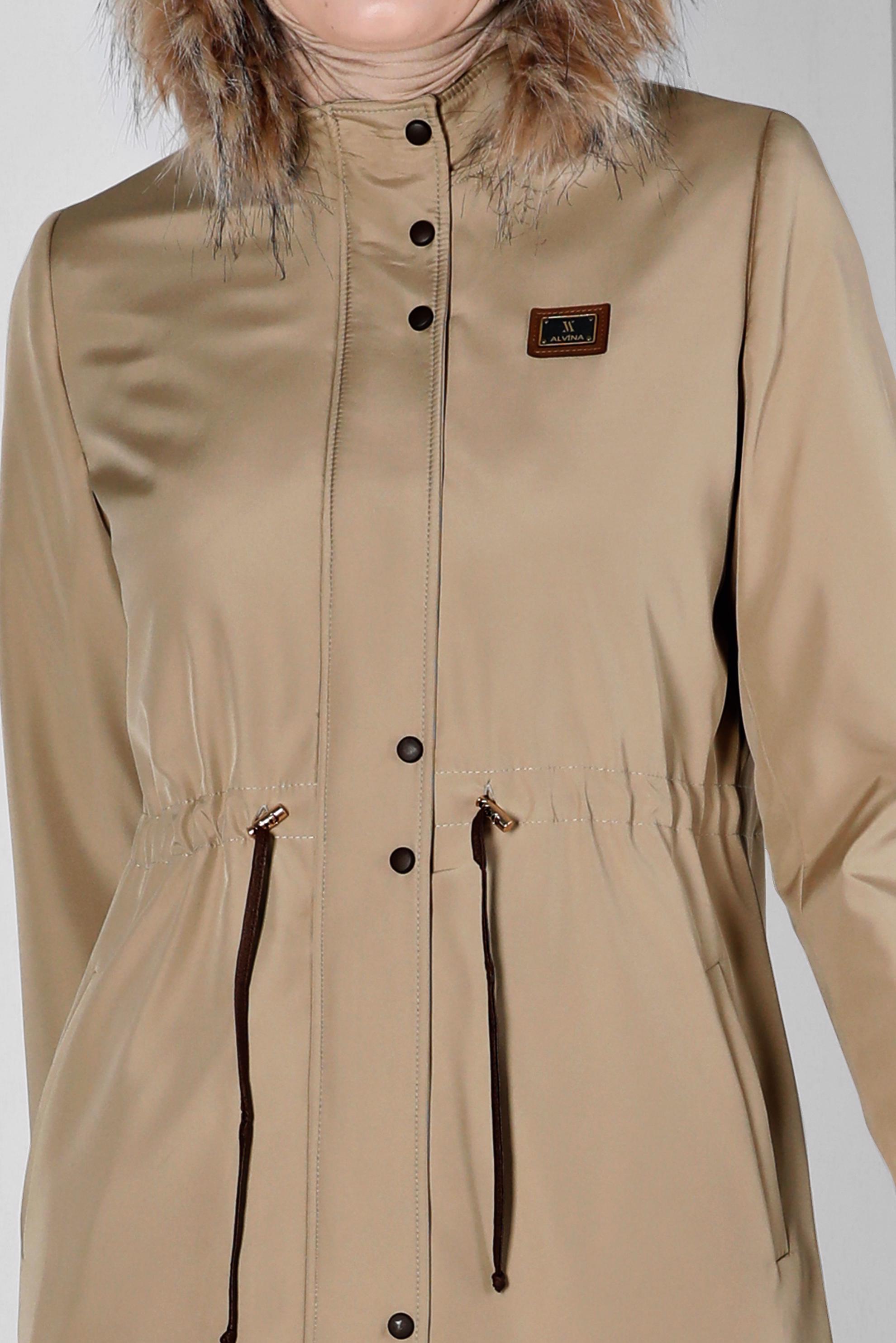 Tesettür giyim BEJ KAPÜŞONU KÜRKLÜ BELİ BÜZGÜLÜ PARKA 90369