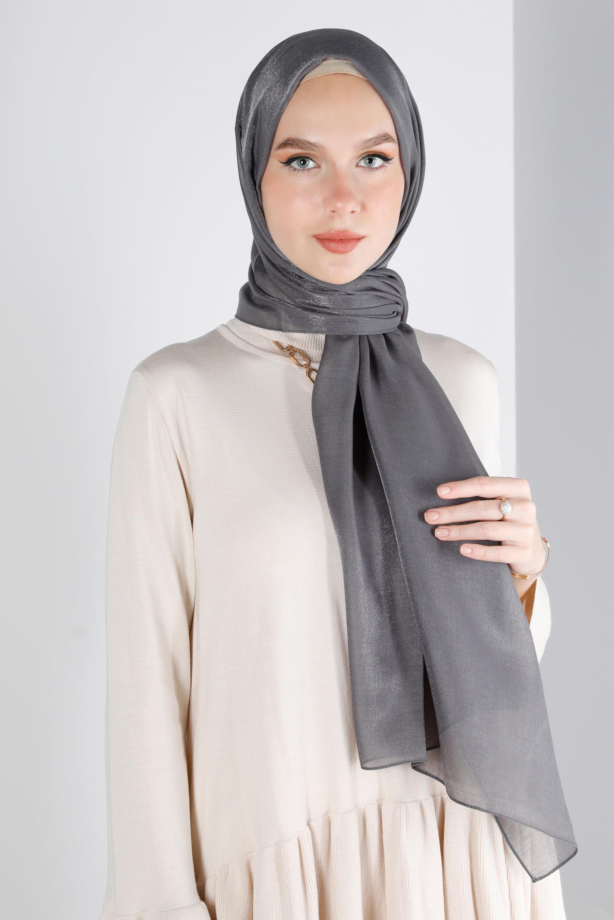 Tesettür giyim GRİ ALVİNA PARILTI BANTLI ŞAL 8210