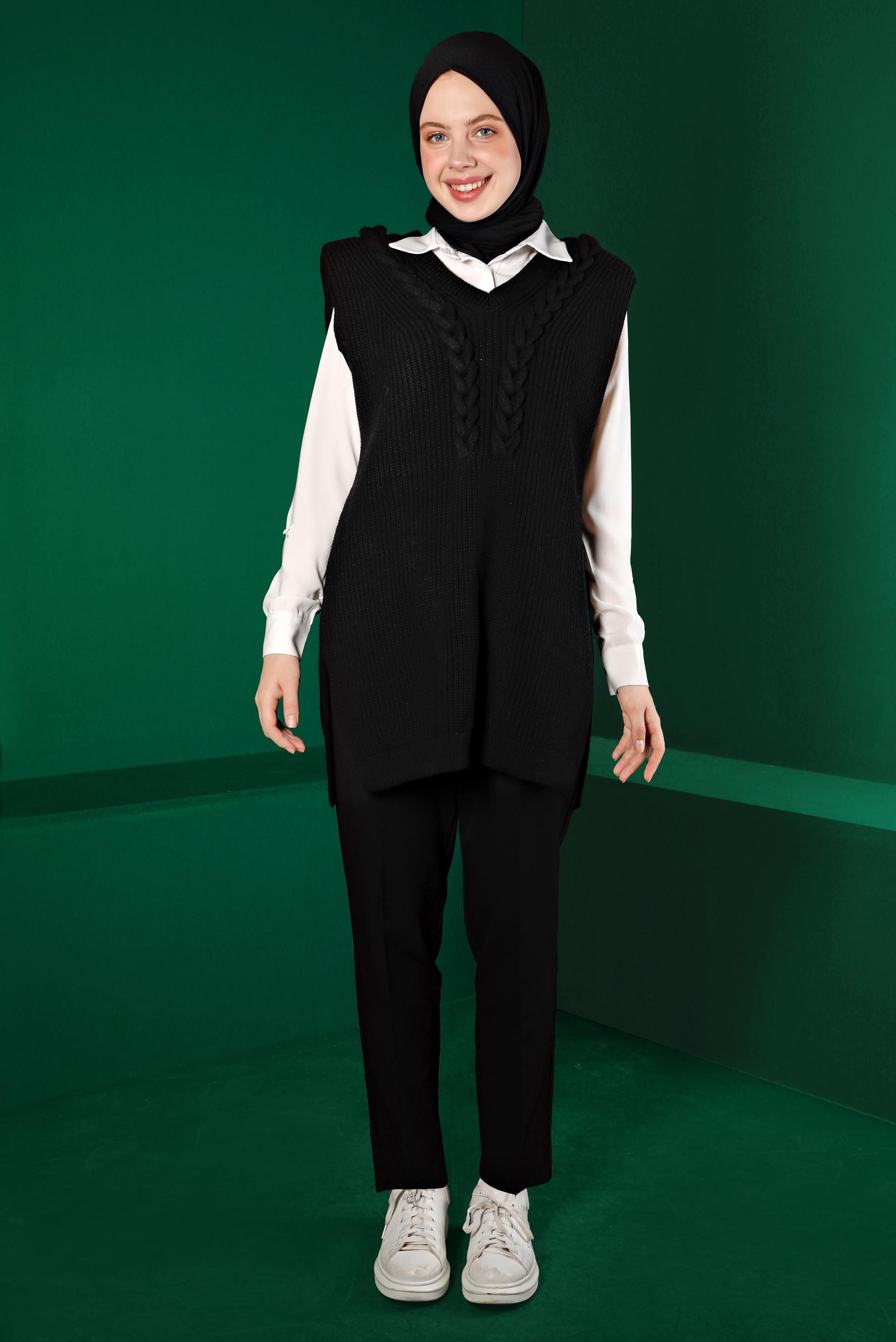 Vêtements hijab NOIR PULL EN MAILLE REMBOURRÉ AVEC DÉTAILS EN MAILLE TORSADÈE 43123