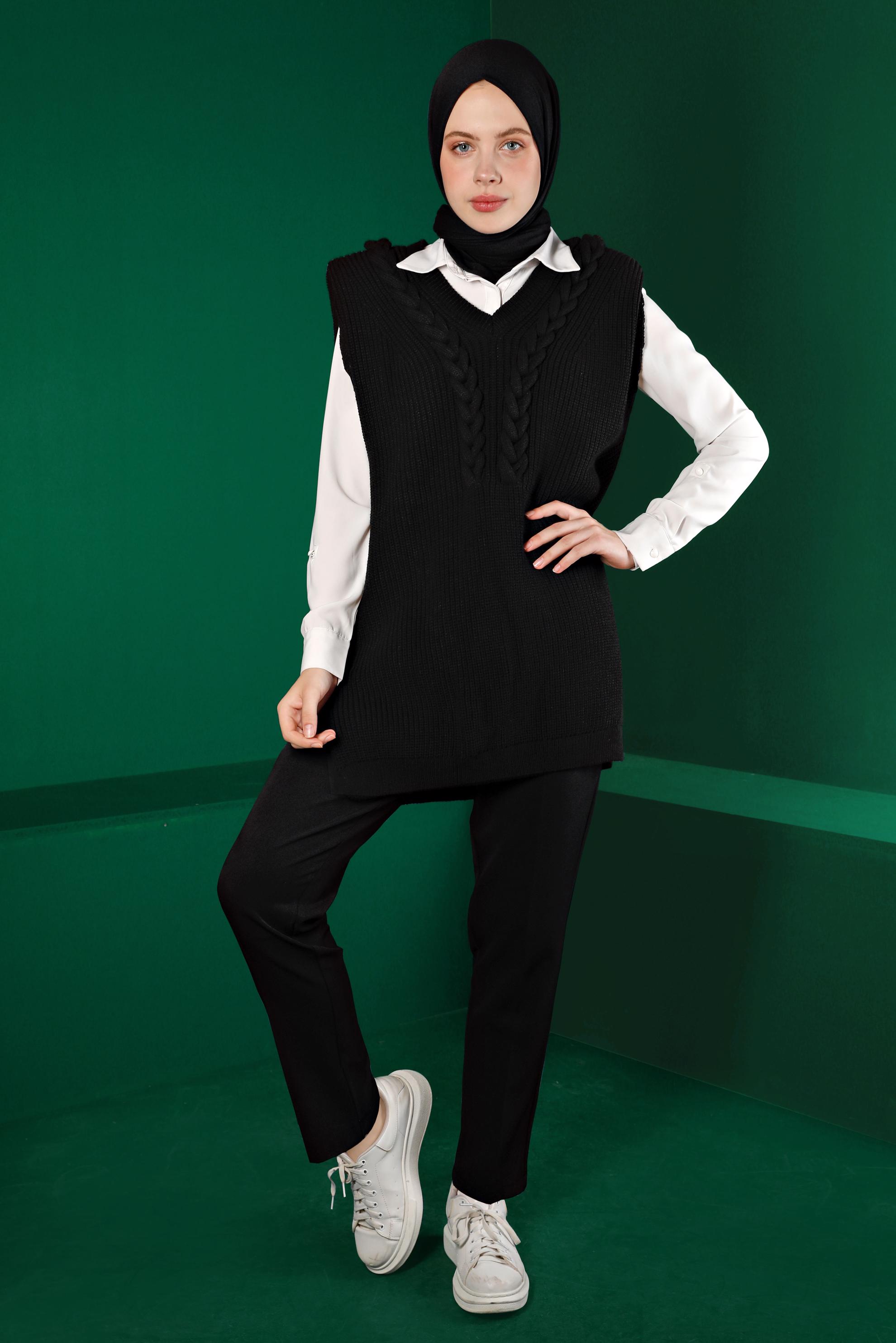 Vêtements hijab NOIR PULL EN MAILLE REMBOURRÉ AVEC DÉTAILS EN MAILLE TORSADÈE 43123