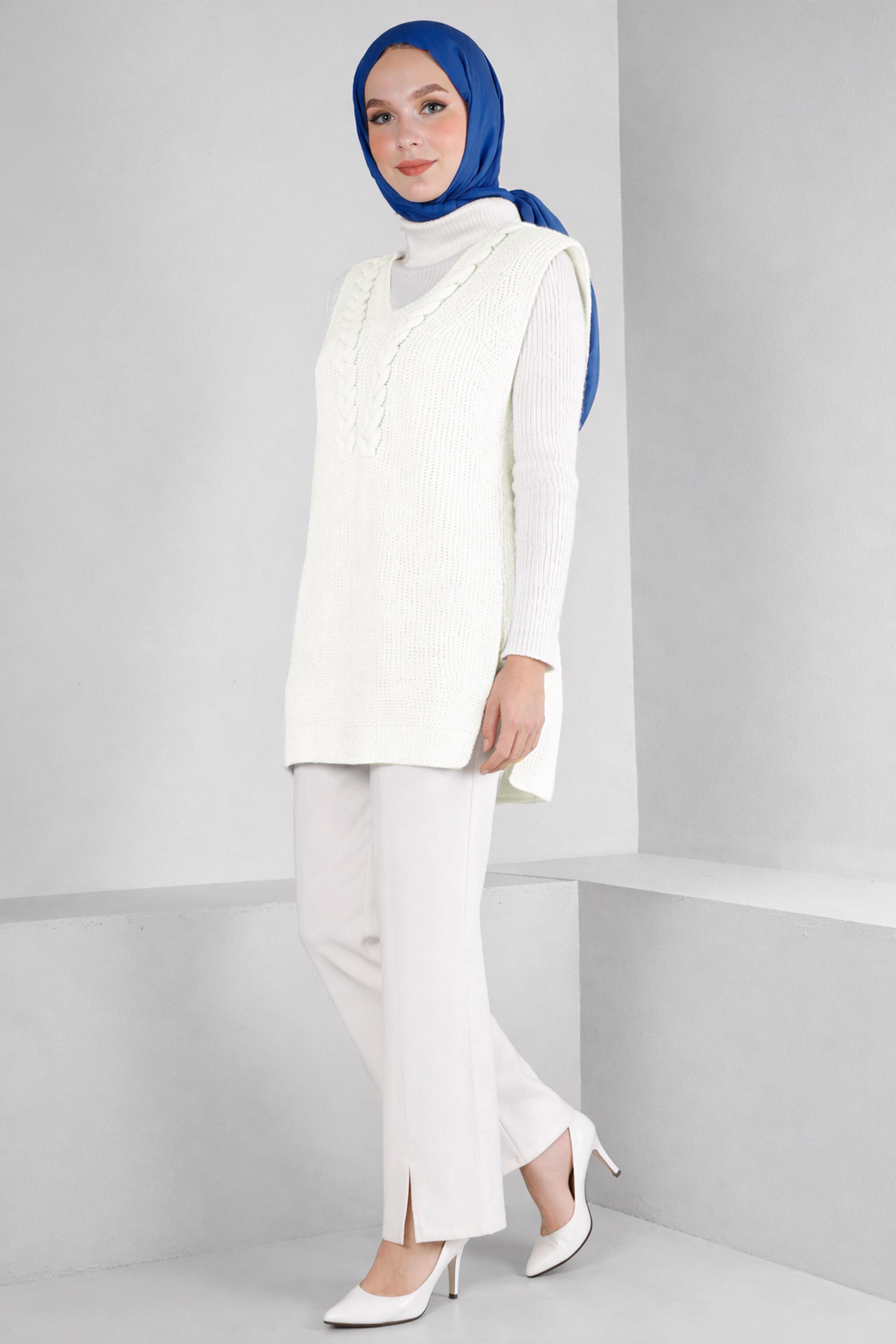 Vêtements hijab BLANC PULL EN MAILLE REMBOURRÉ AVEC DÉTAILS EN MAILLE TORSADÈE 43123