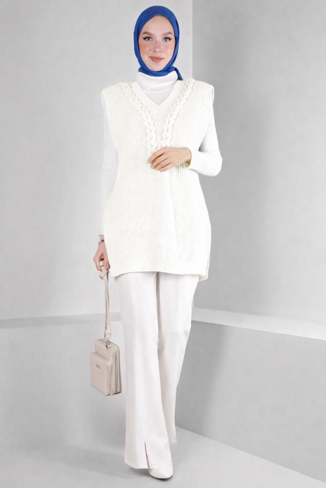 Vêtements hijab BLANC PULL EN MAILLE REMBOURRÉ AVEC DÉTAILS EN MAILLE TORSADÈE 43123 - ALVİNA